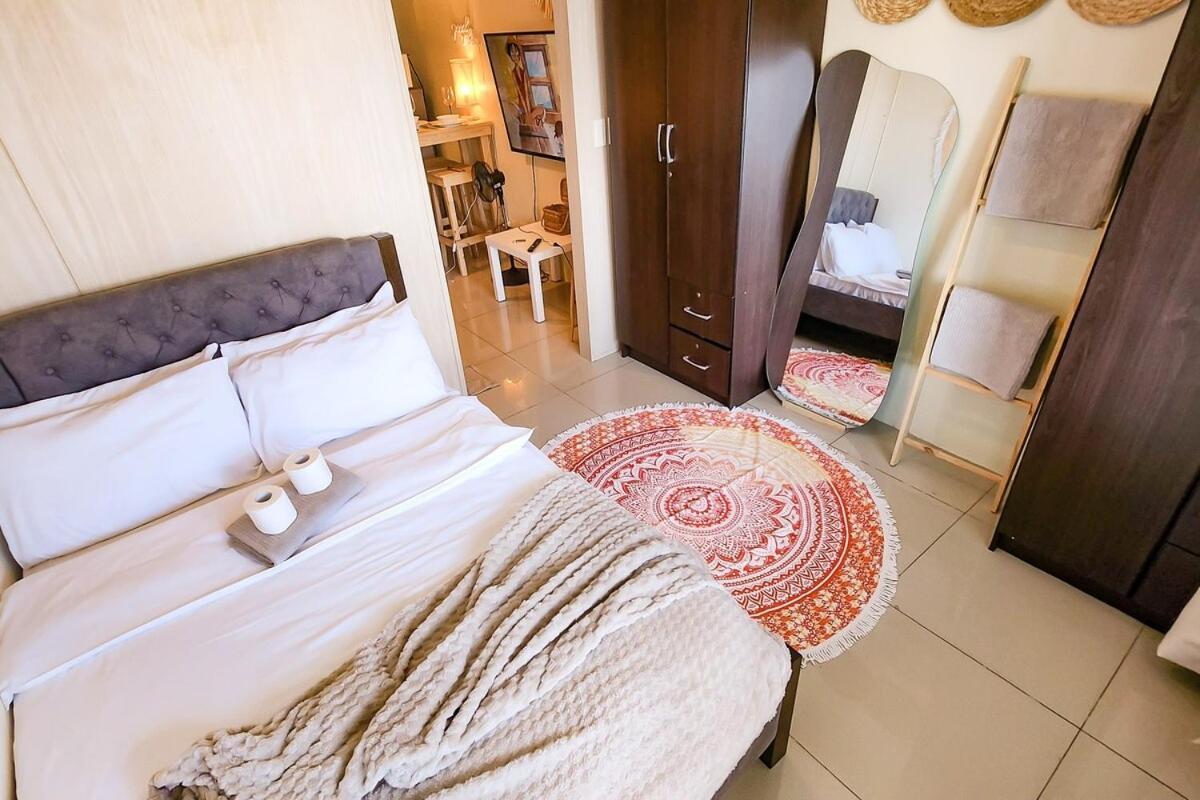 Apartment Boho View 1br In Makati With Netflix
