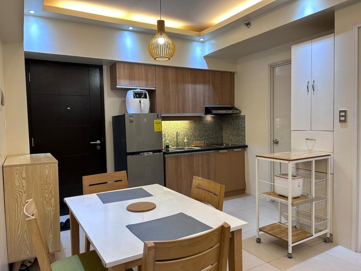 Apartment Rolly's Place Manila