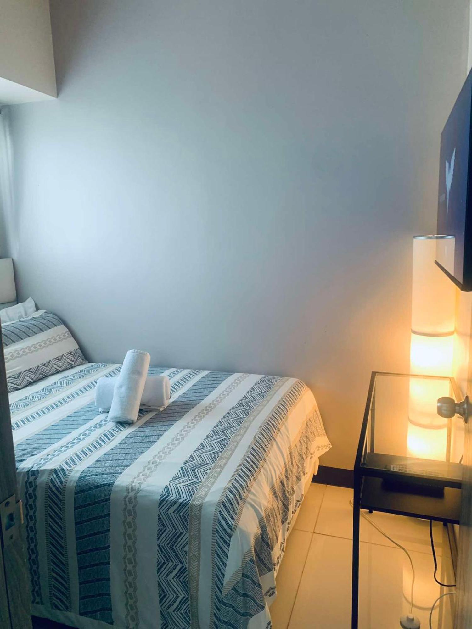 Stayinmycondo - 30th In Pasay With Pool Near Airport Moa,ccp & Picc In Pasay Aparthotel Manila