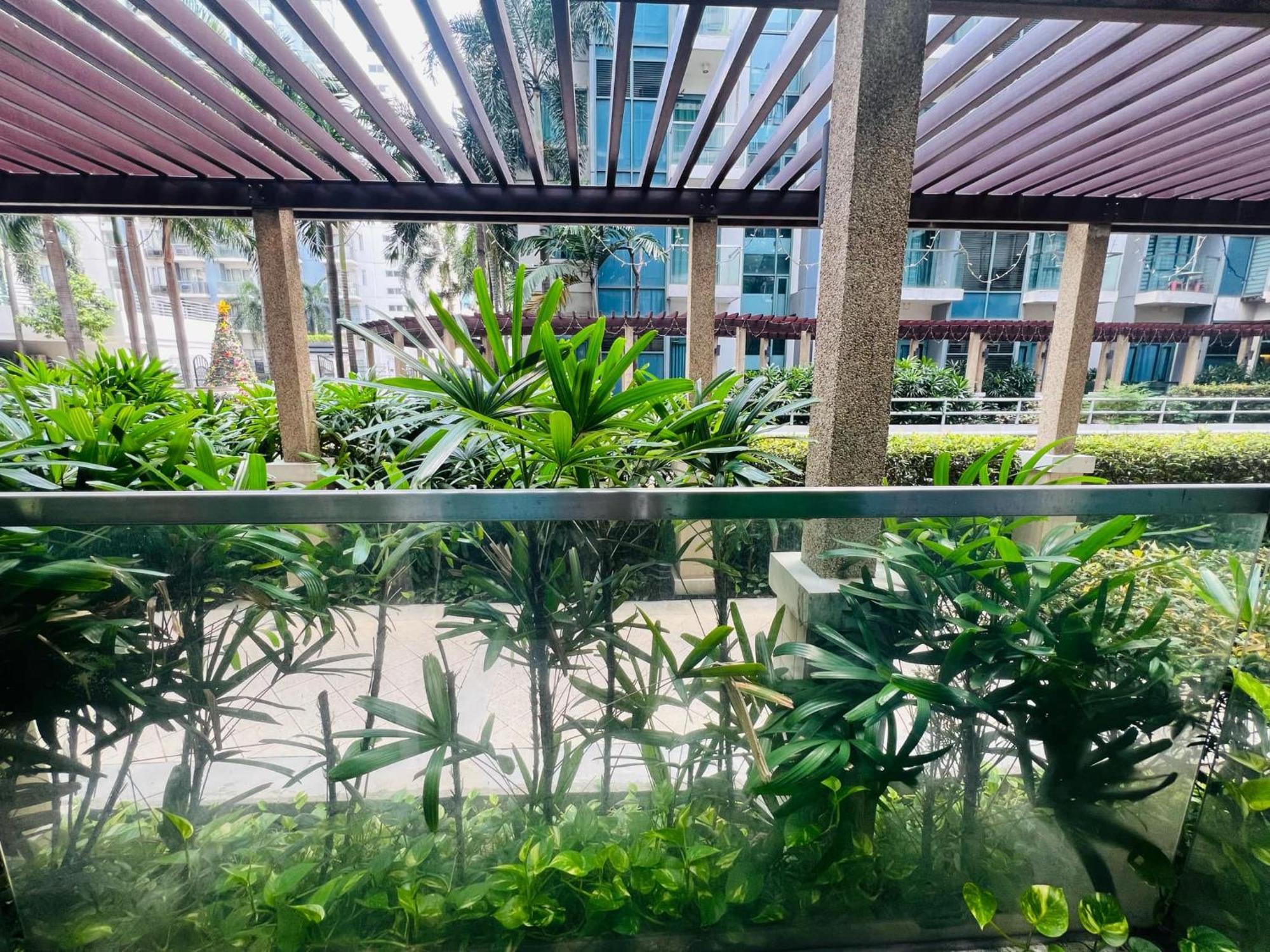 Two Palm Tree - 1o With Balcony - Across Terminal 3 Airport *