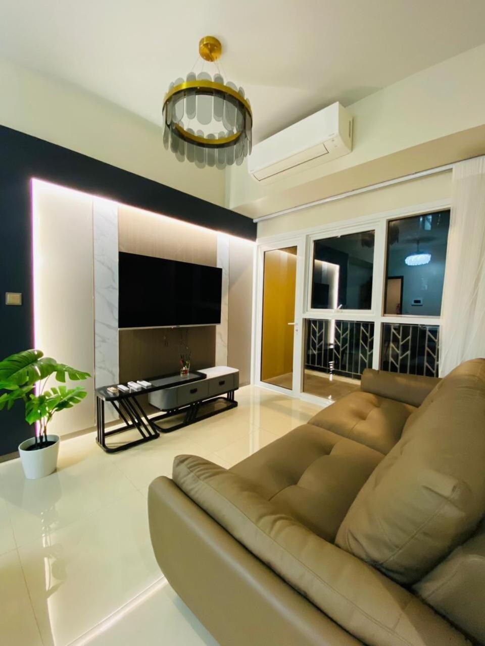 Apartment Savvy Combined 6br Near Okada