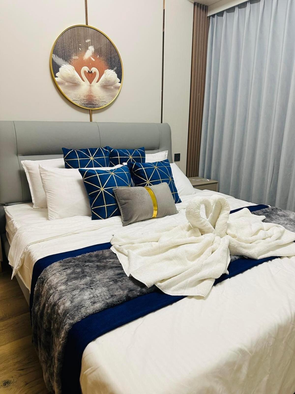 Savvy Combined 6br Near Okada Apartment Manila