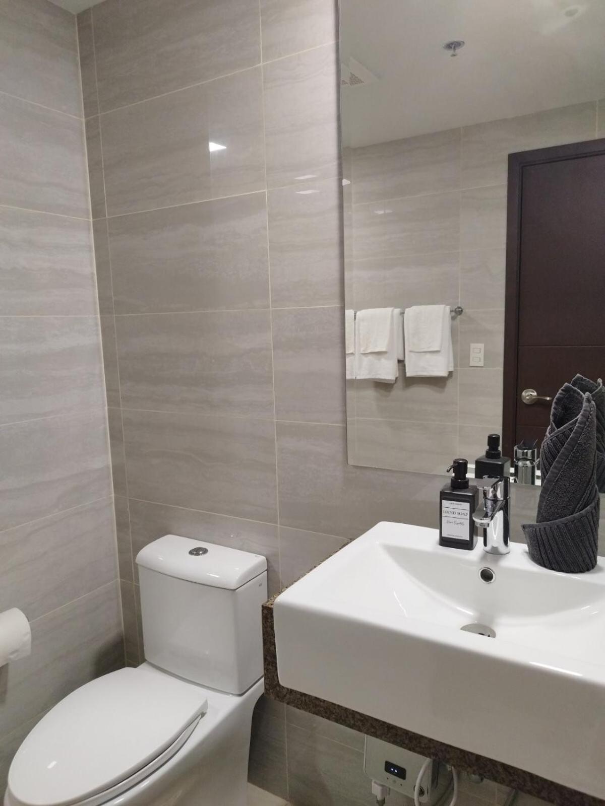 Savvy Combined 6br Near Okada Manila