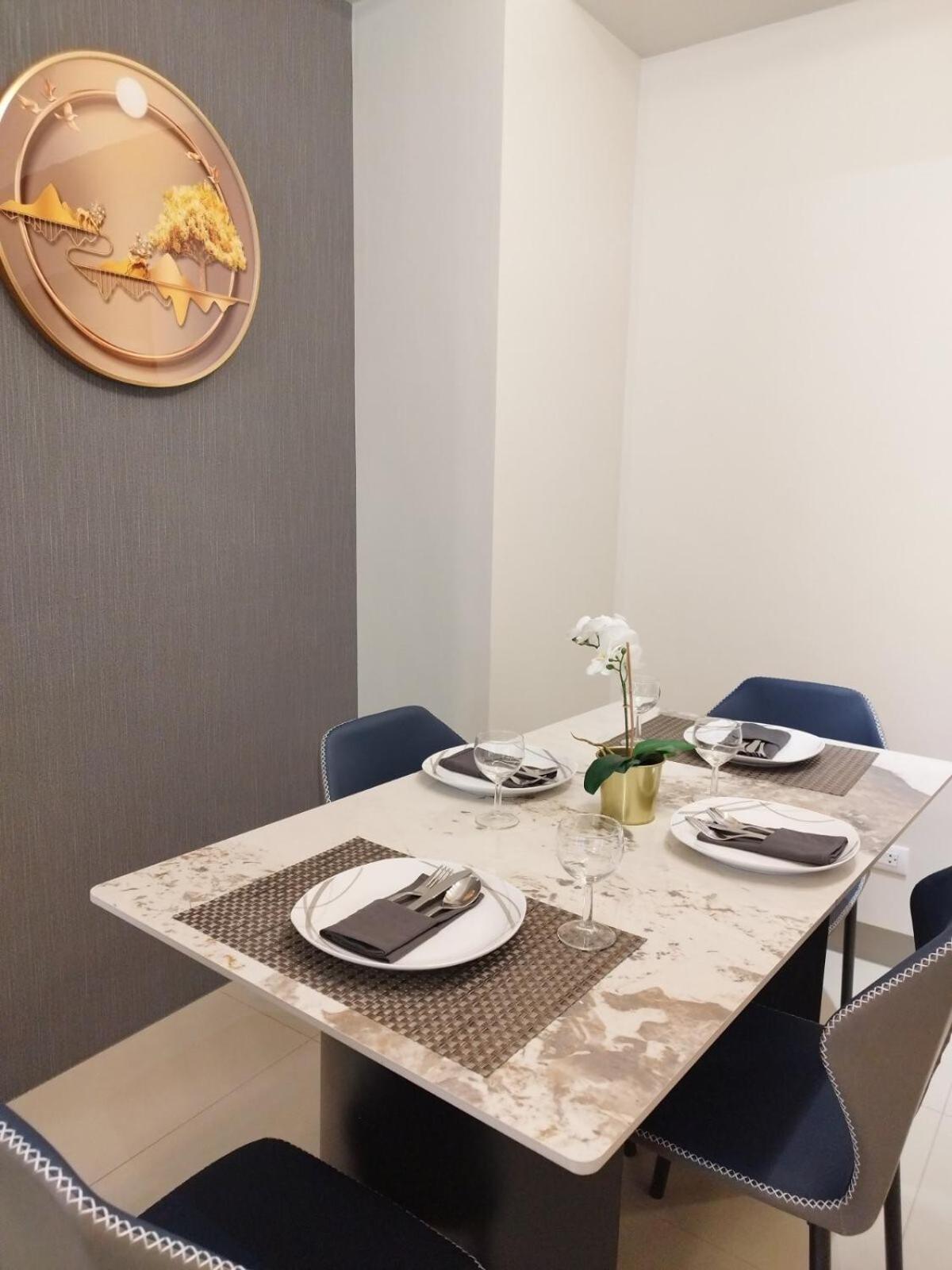 Savvy Combined 6br Near Okada Apartment Manila