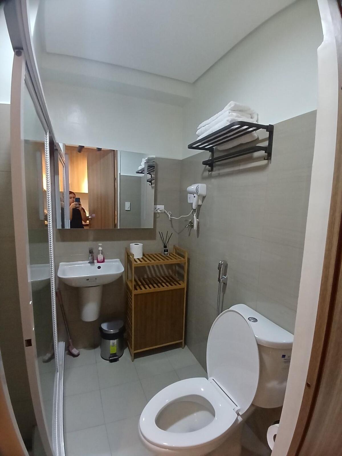 Aparthotel Shore2 Haven - Chic Condotel Near Mall Of Manila