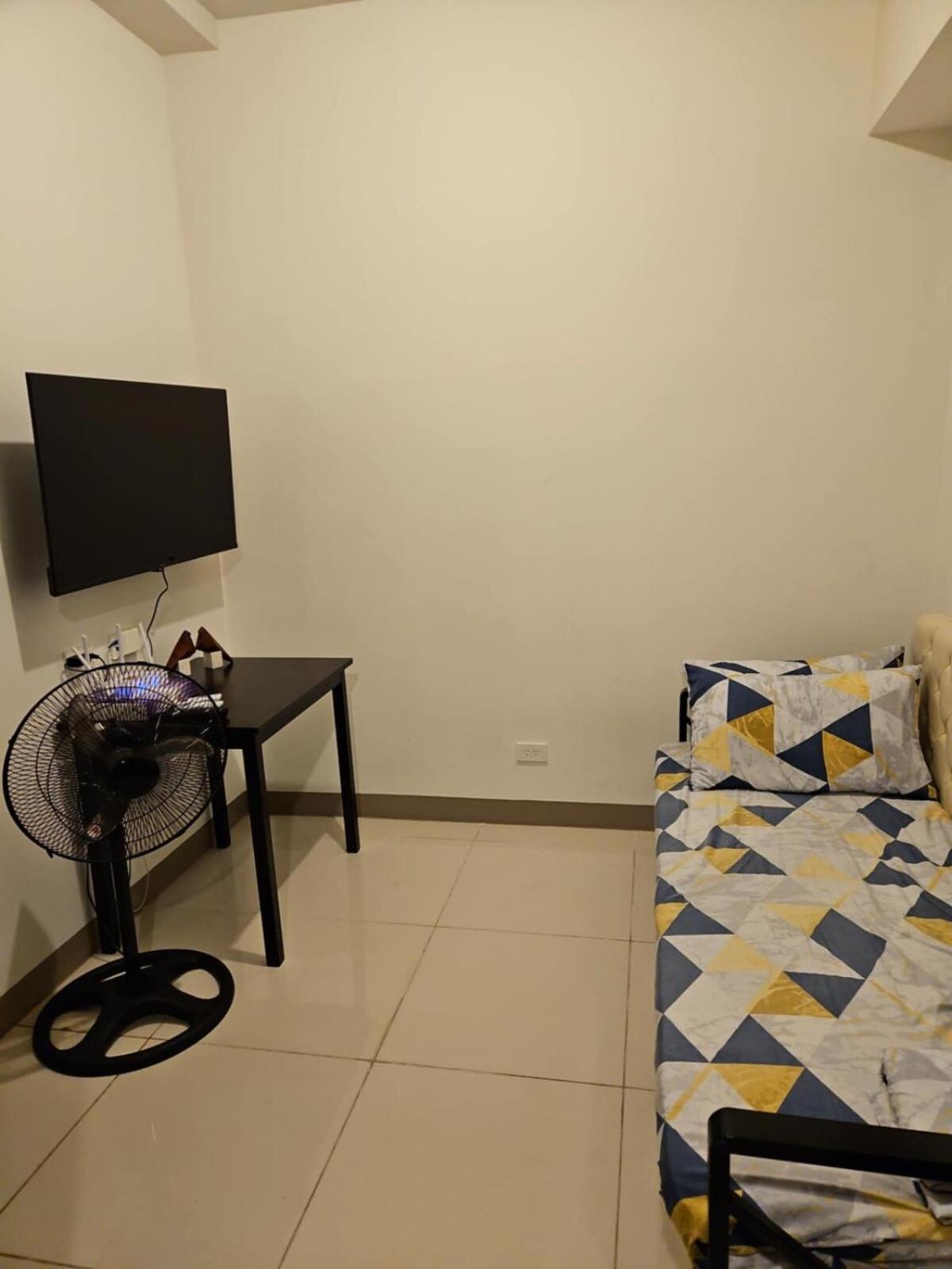 Apartment Next Door 3 *