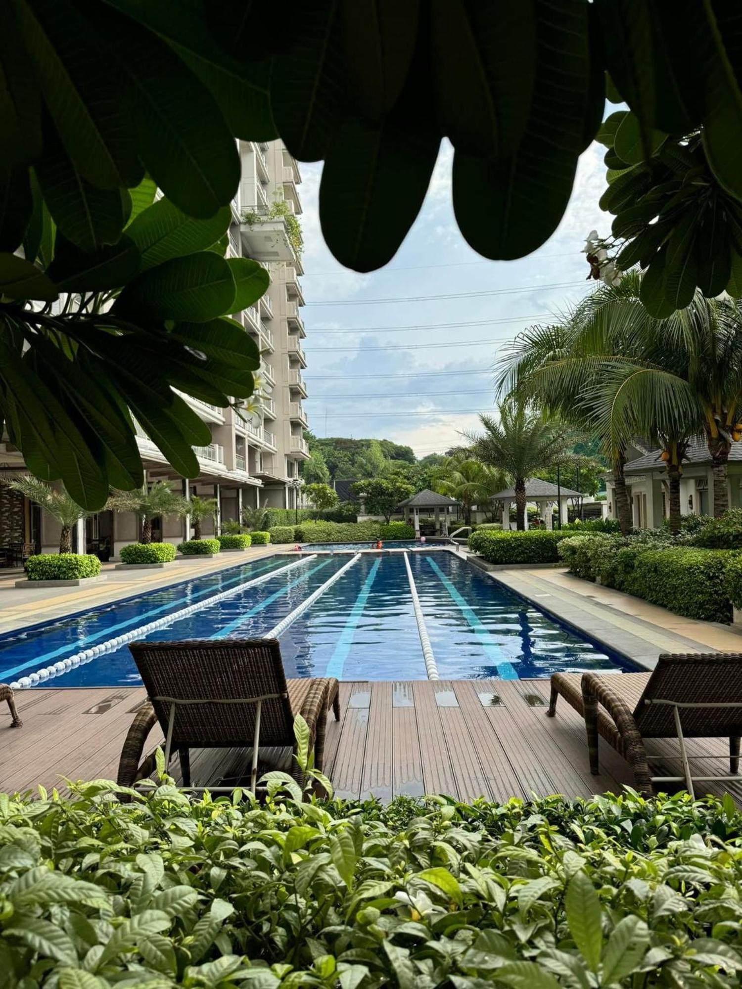 Spacious With Queen Size Bed And 15mins Away To Naiat3 Airport Manila