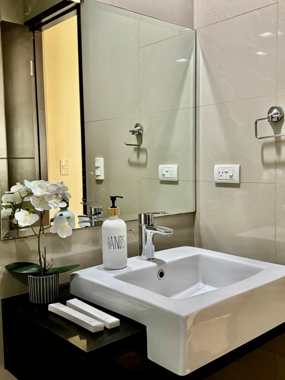 Cozy At Venice Luxury Bgc * Manila