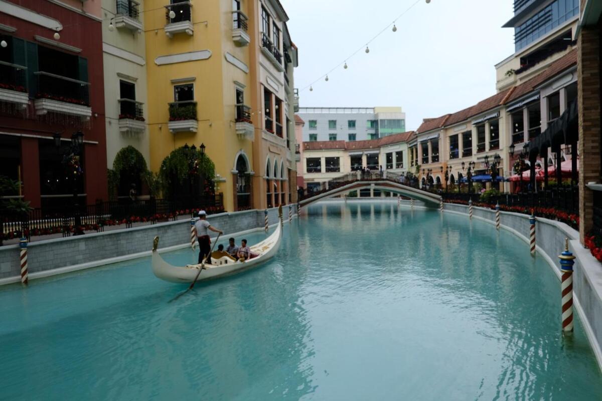 Apartment Cozy At Venice Luxury Bgc Manila