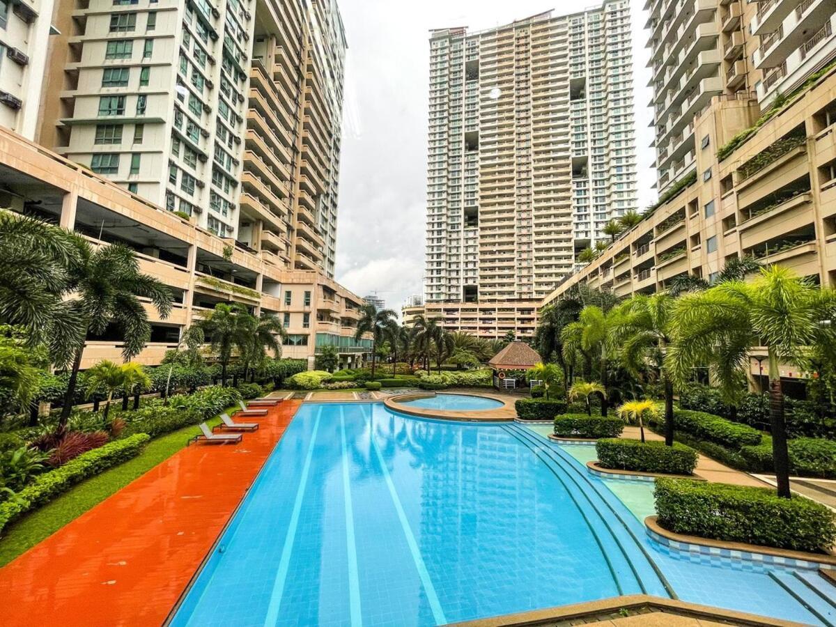Near Pobla Makati Apartment *
