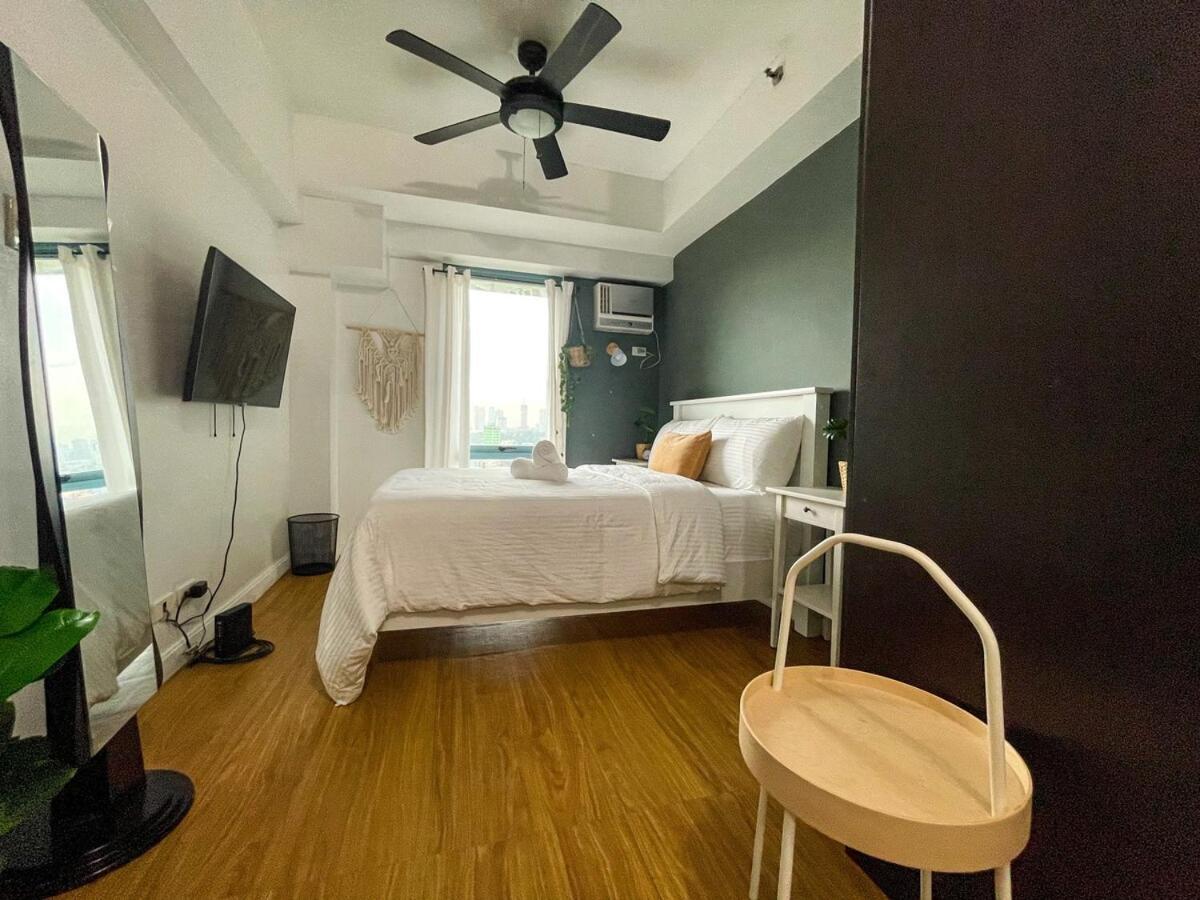 Near Pobla Makati Apartment *