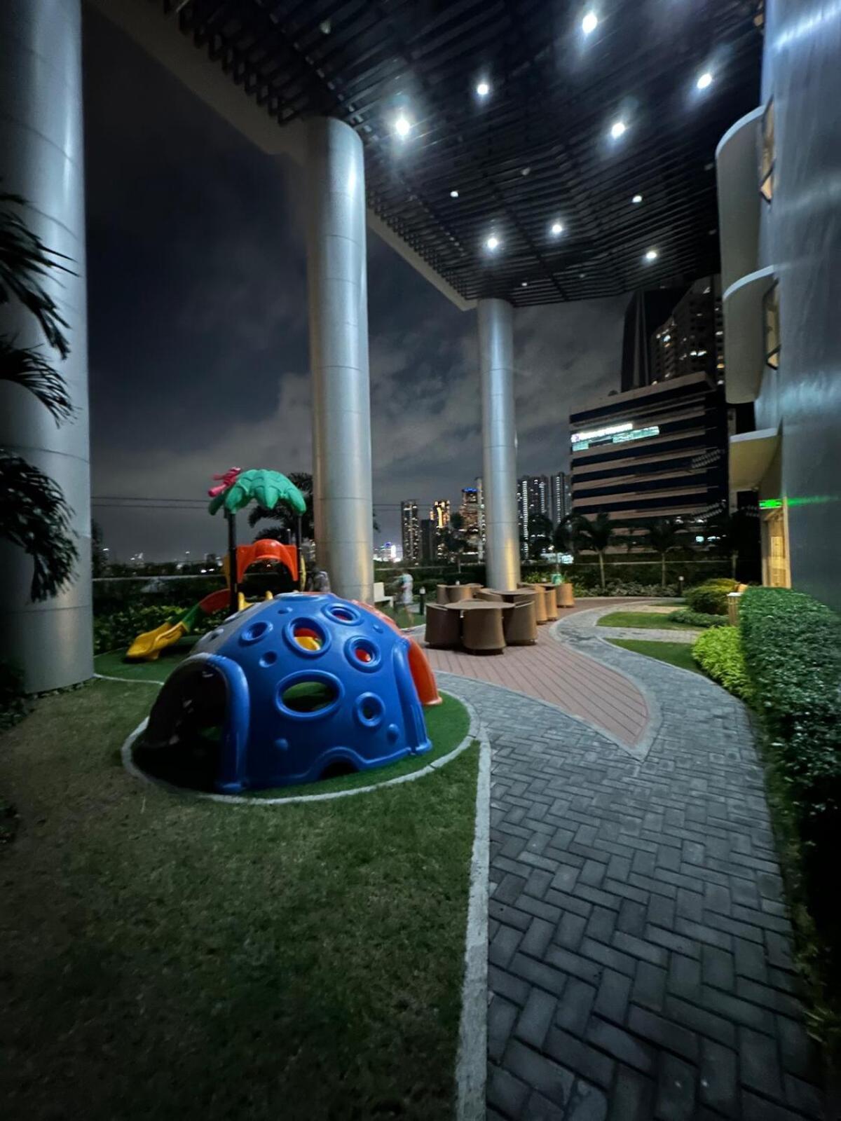 1br Ayala Makati At Lush Residences *