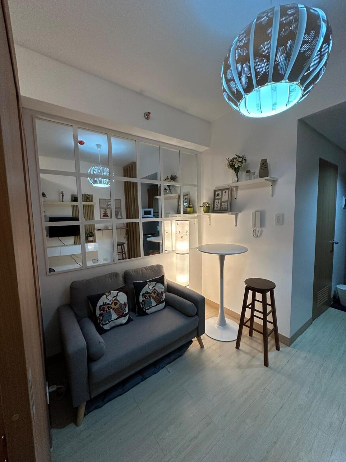 1br Ayala Makati At Lush Residences Apartment *