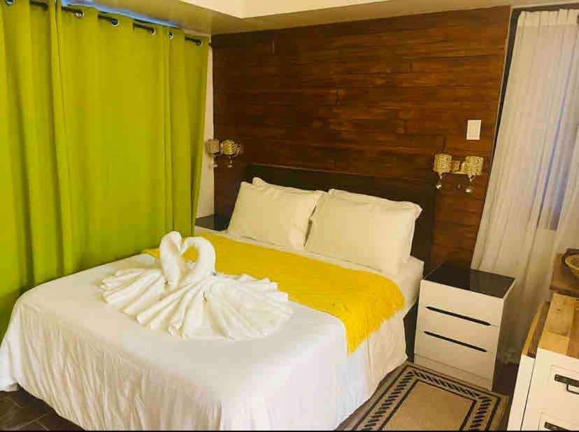 Cosmo Nest Air Skyline One Br Makati 2270 Gym Swim Park 300 Mbps Apartment *