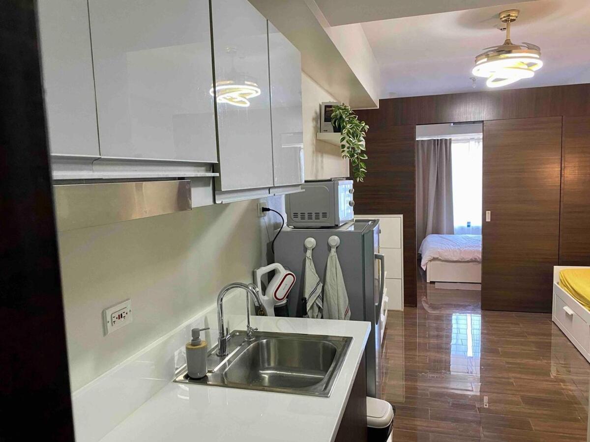 Cosmo Nest Air Skyline One Br Makati 2270 Gym Swim Park 300 Mbps Apartment *