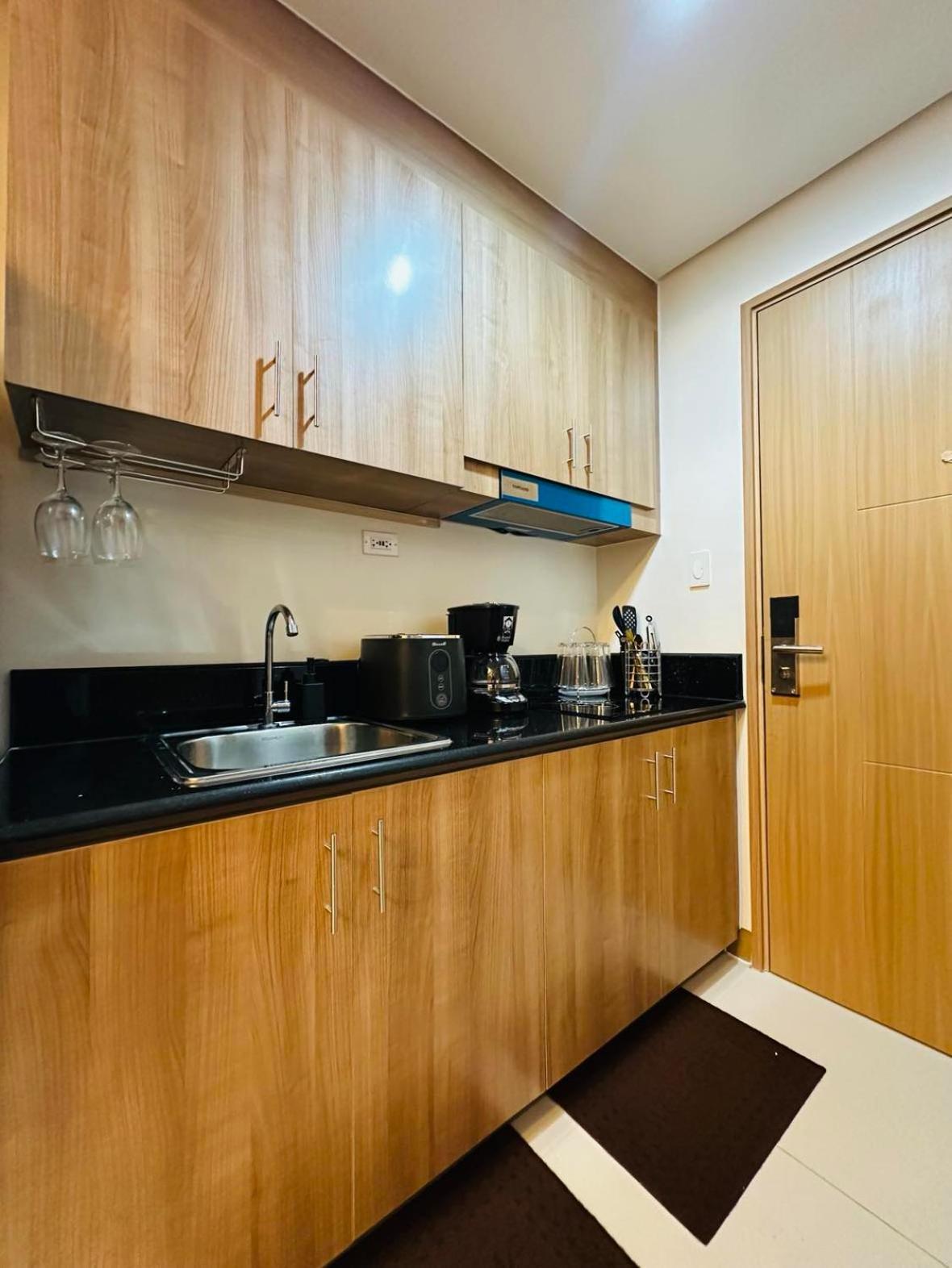 Arq Staycation - Red Residences Makati Aparthotel