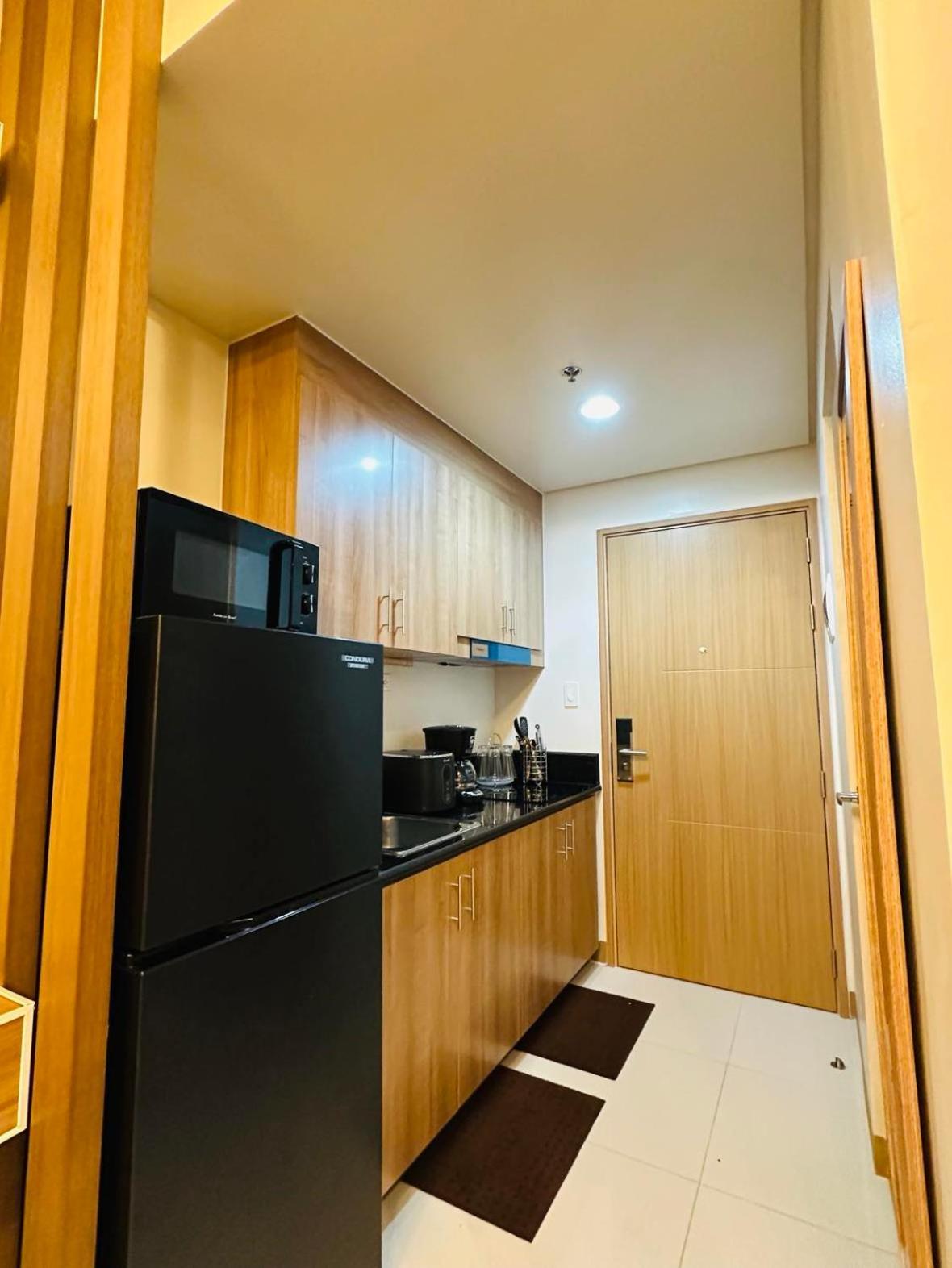 Arq Staycation - Red Residences Makati Aparthotel *