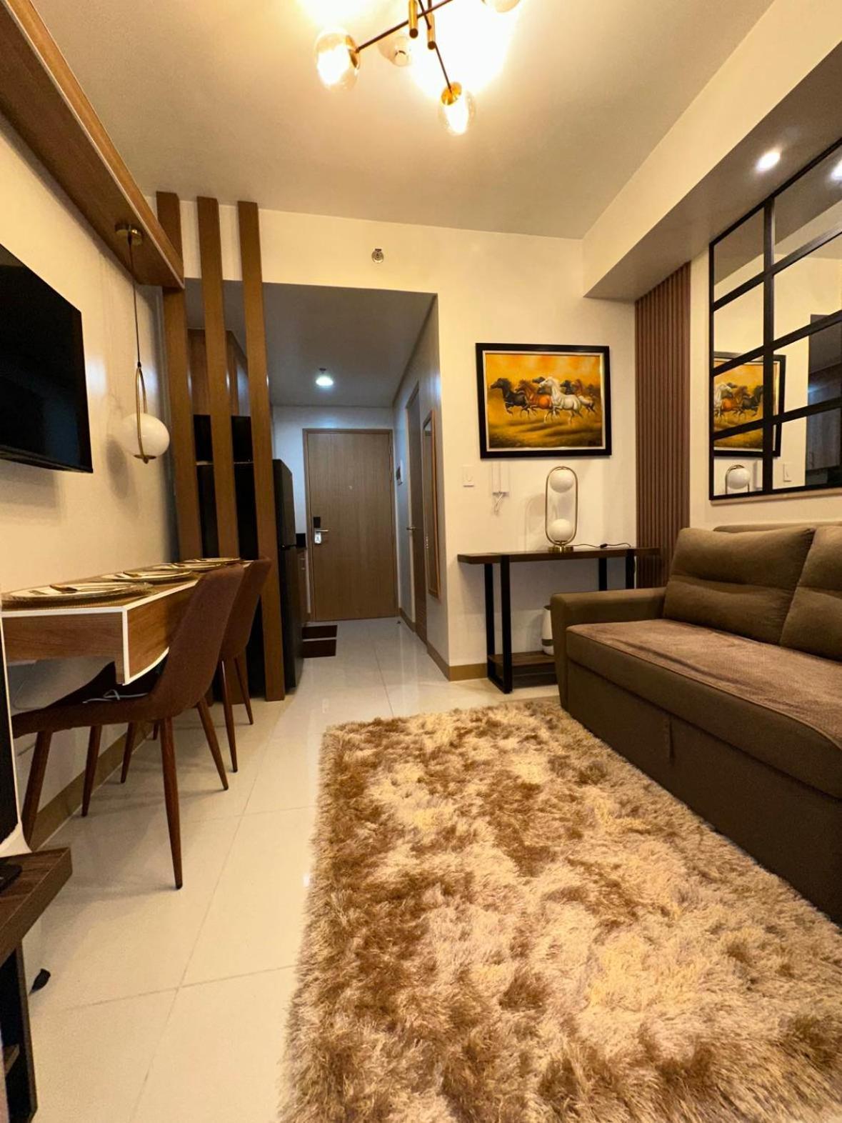 Aparthotel Arq Staycation - Red Residences Makati *
