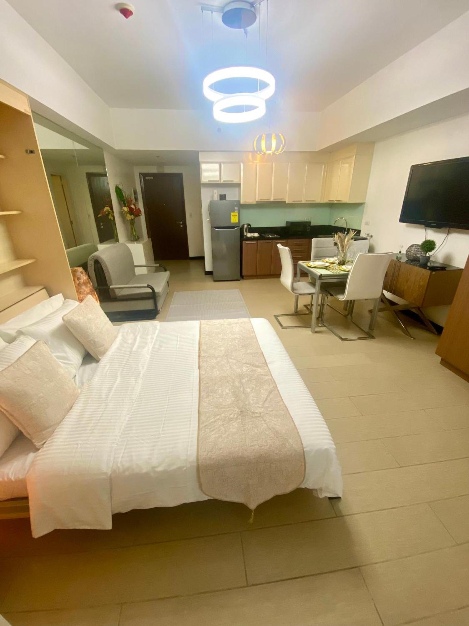 Staycation At The Venice Luxury Residences - Tower A Near Venice Grand Canal, Mckinley Hills Aparthotel *