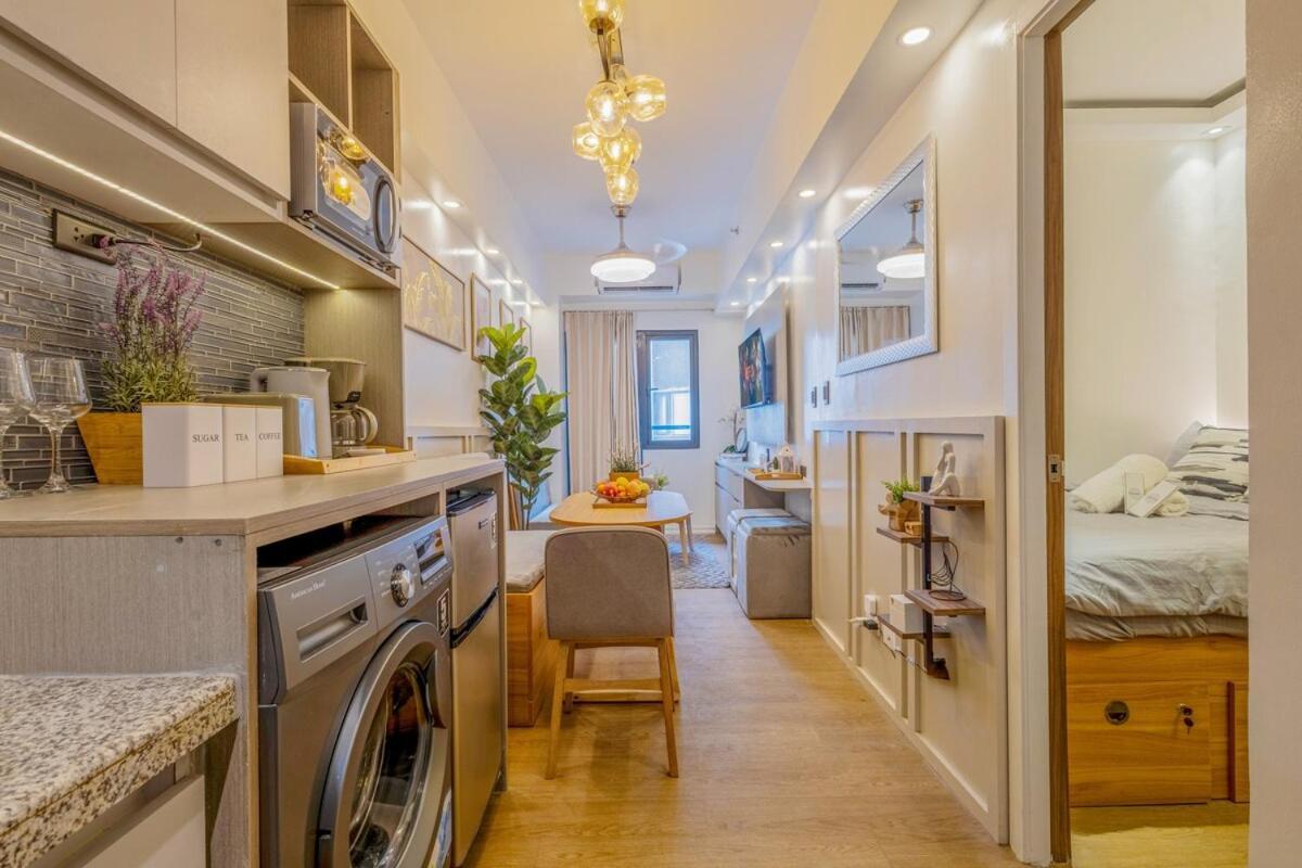 Stylish Luxe 1 Bedroom Near Naia - Free High Speed Wifi Apartment *