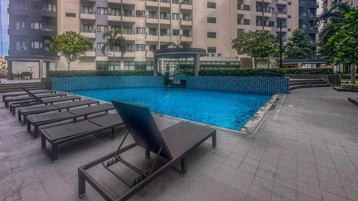 Stylish Luxe 1 Bedroom Near Naia - Free High Speed Wifi Apartment *