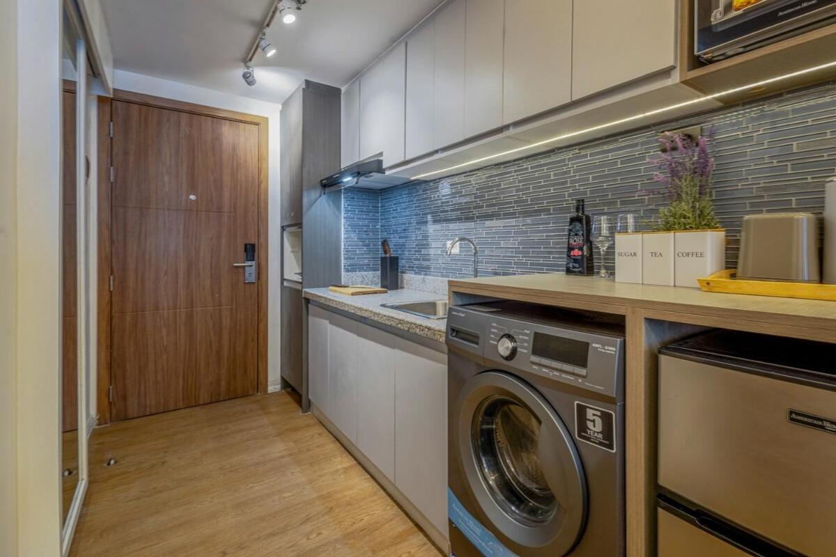 Stylish Luxe 1 Bedroom Near Naia - Free High Speed Wifi Apartment *