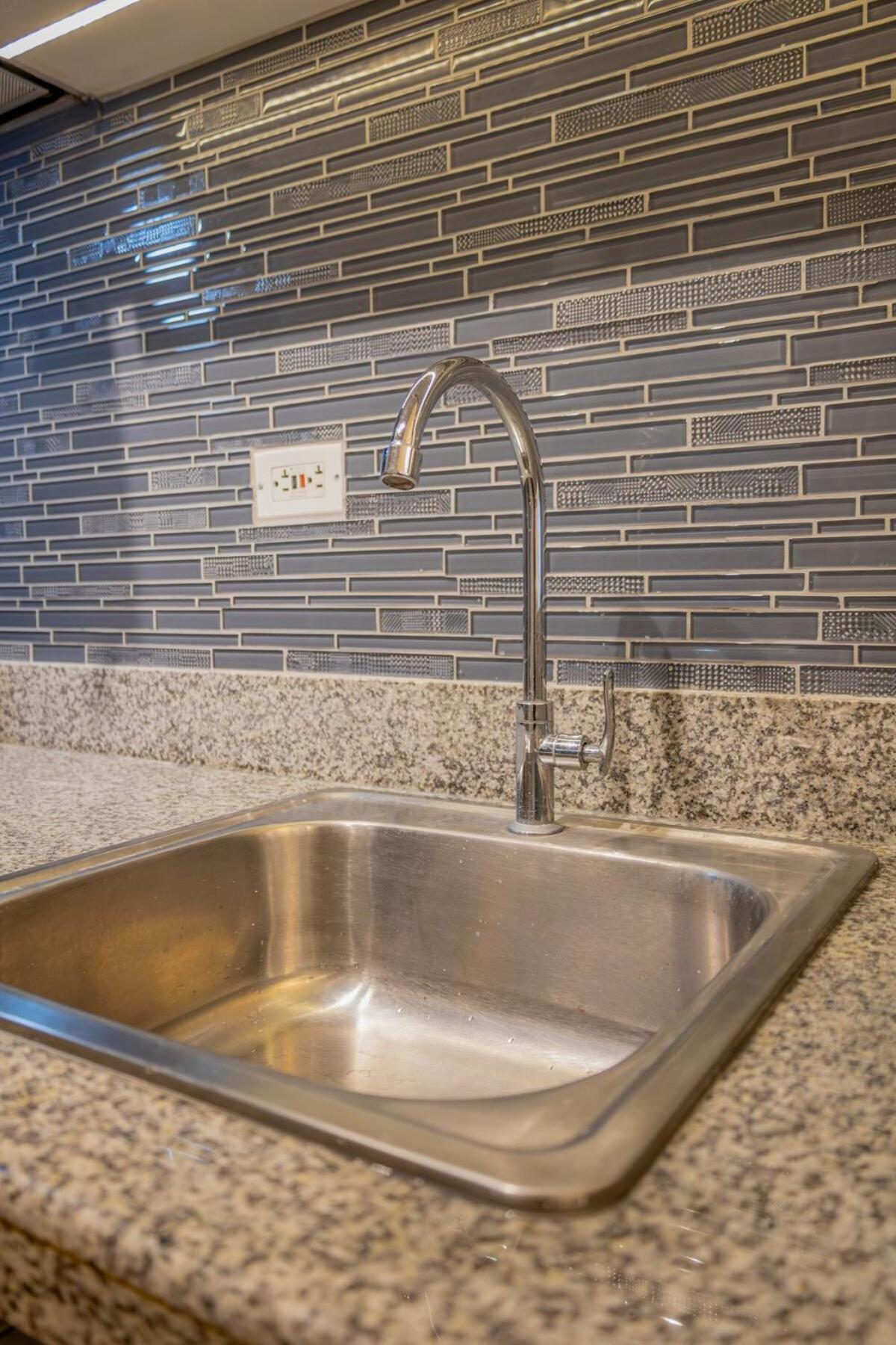 Apartment Stylish Luxe 1 Bedroom Near Naia - Free High Speed Wifi Manila