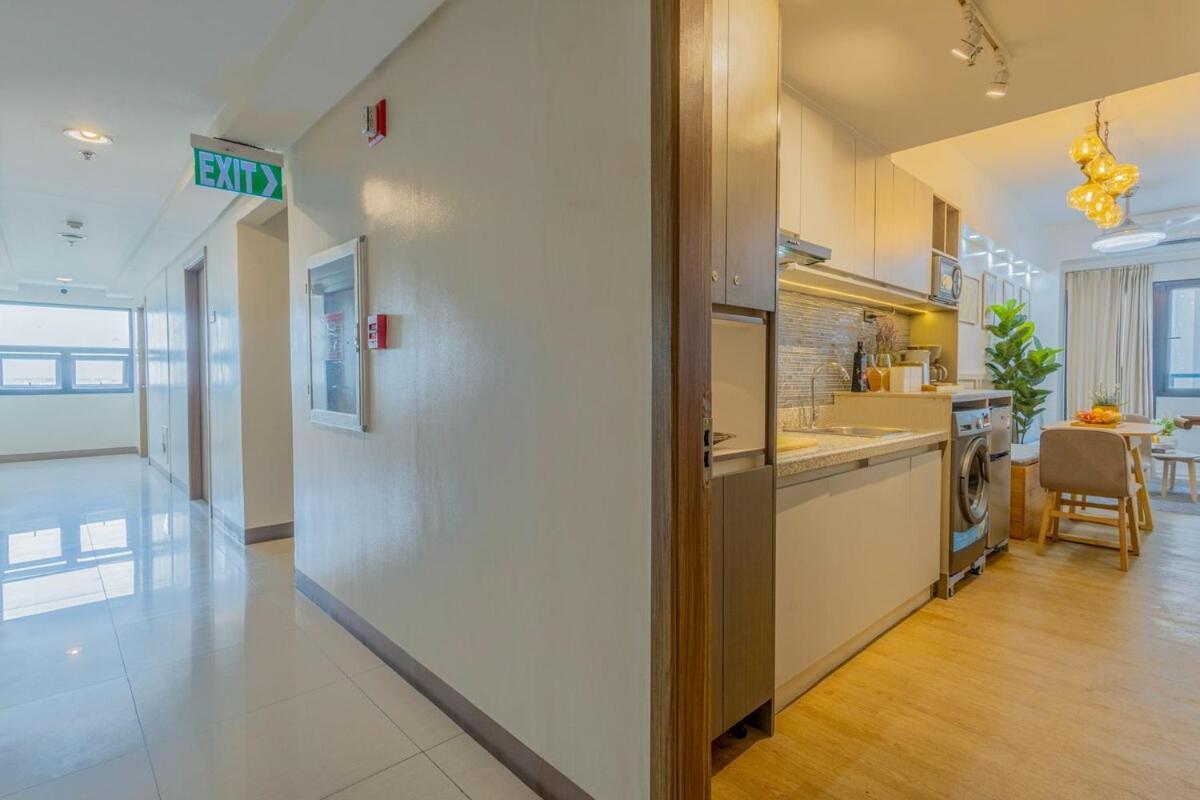 Stylish Luxe 1 Bedroom Near Naia - Free High Speed Wifi *