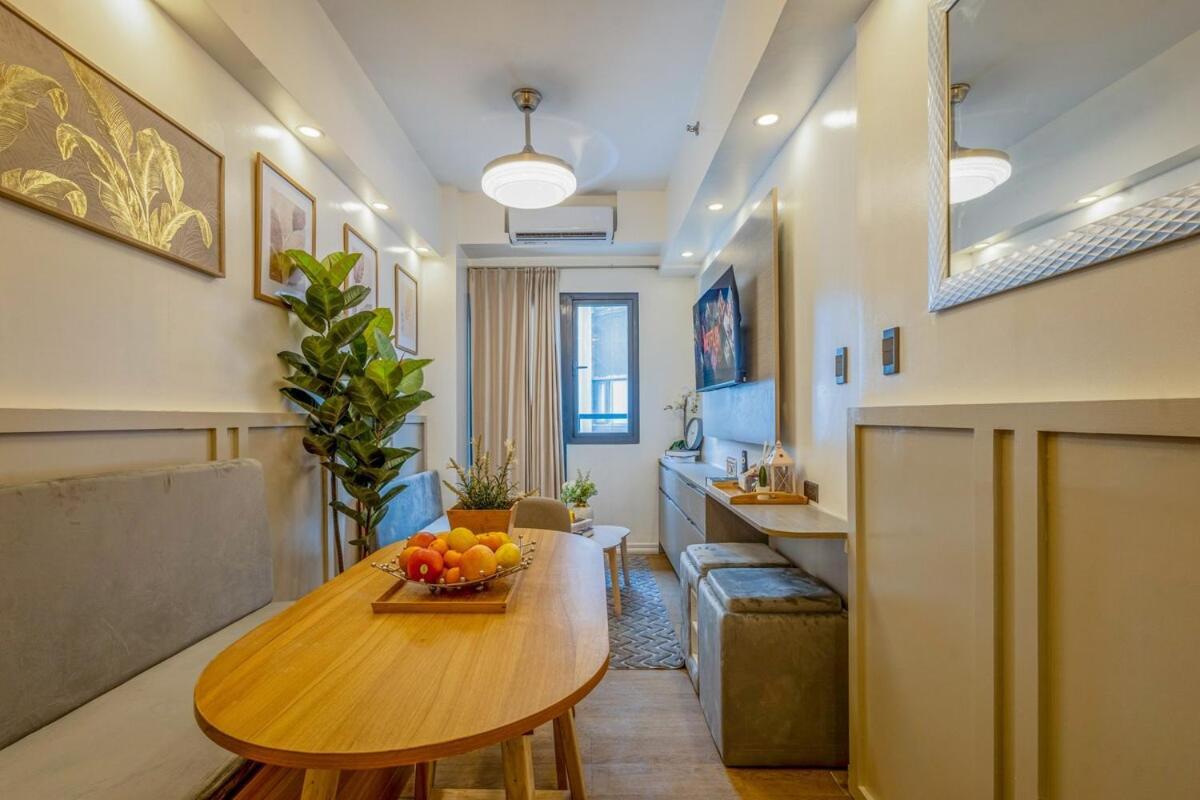 Stylish Luxe 1 Bedroom Near Naia - Free High Speed Wifi * Manila