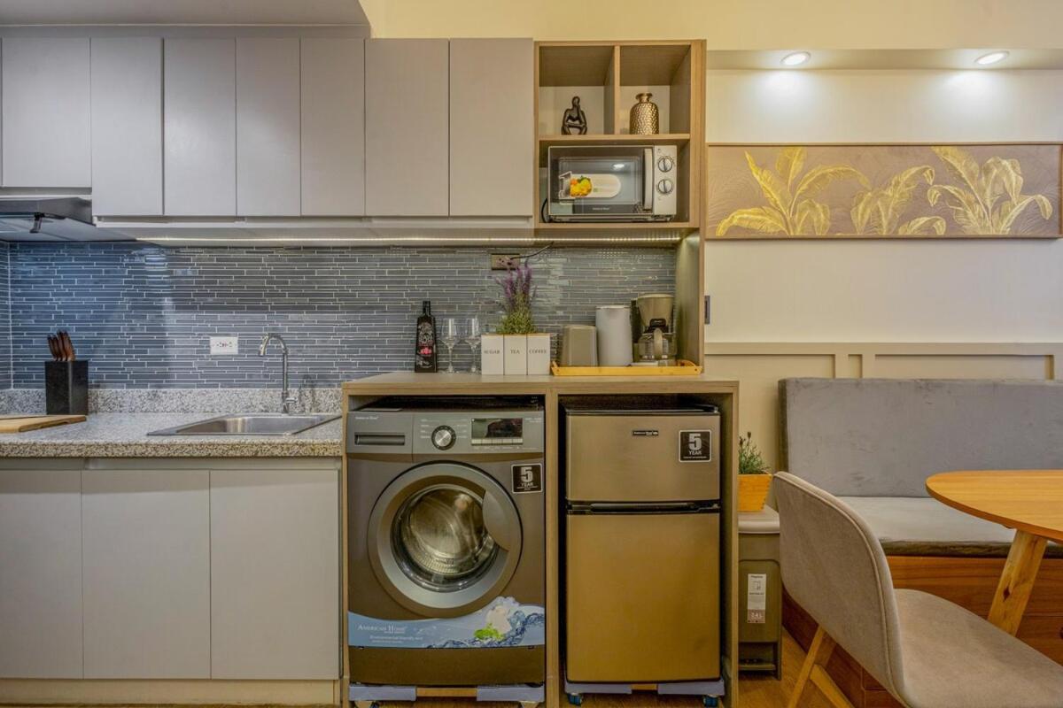 Stylish Luxe 1 Bedroom Near Naia - Free High Speed Wifi