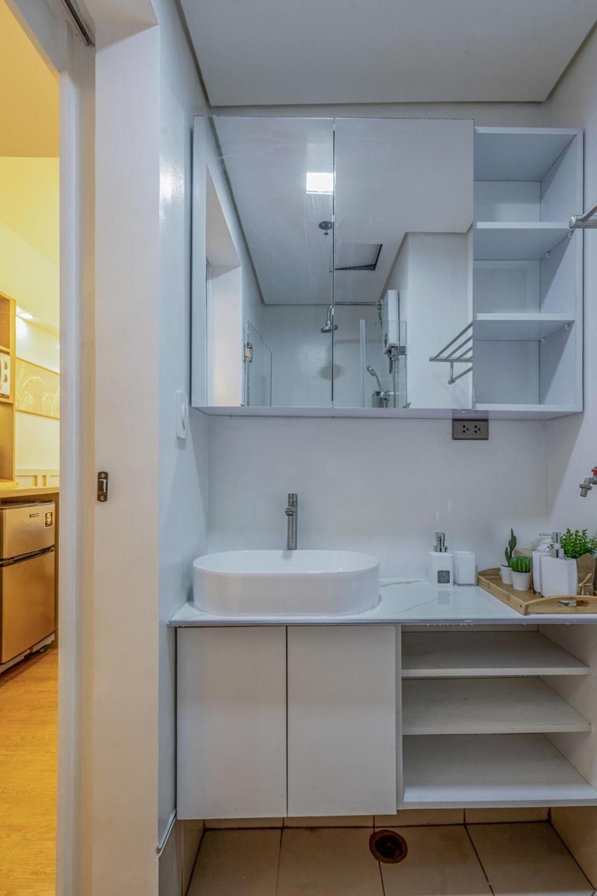 Stylish Luxe 1 Bedroom Near Naia - Free High Speed Wifi Apartment