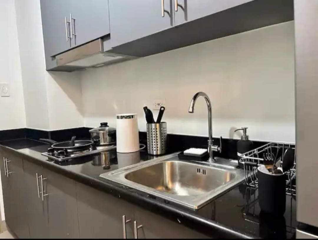 Budget Near Airport And Mall Of Apartment Manila