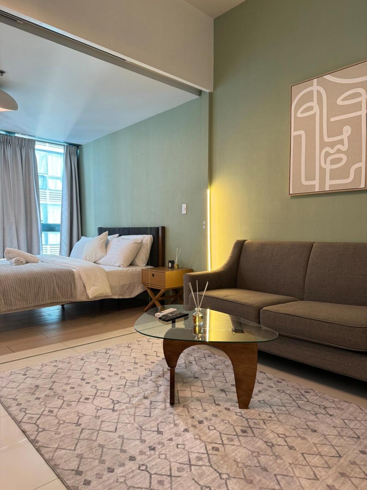 Modern Classic 1 Bedroom In Uptown Bgc Manila