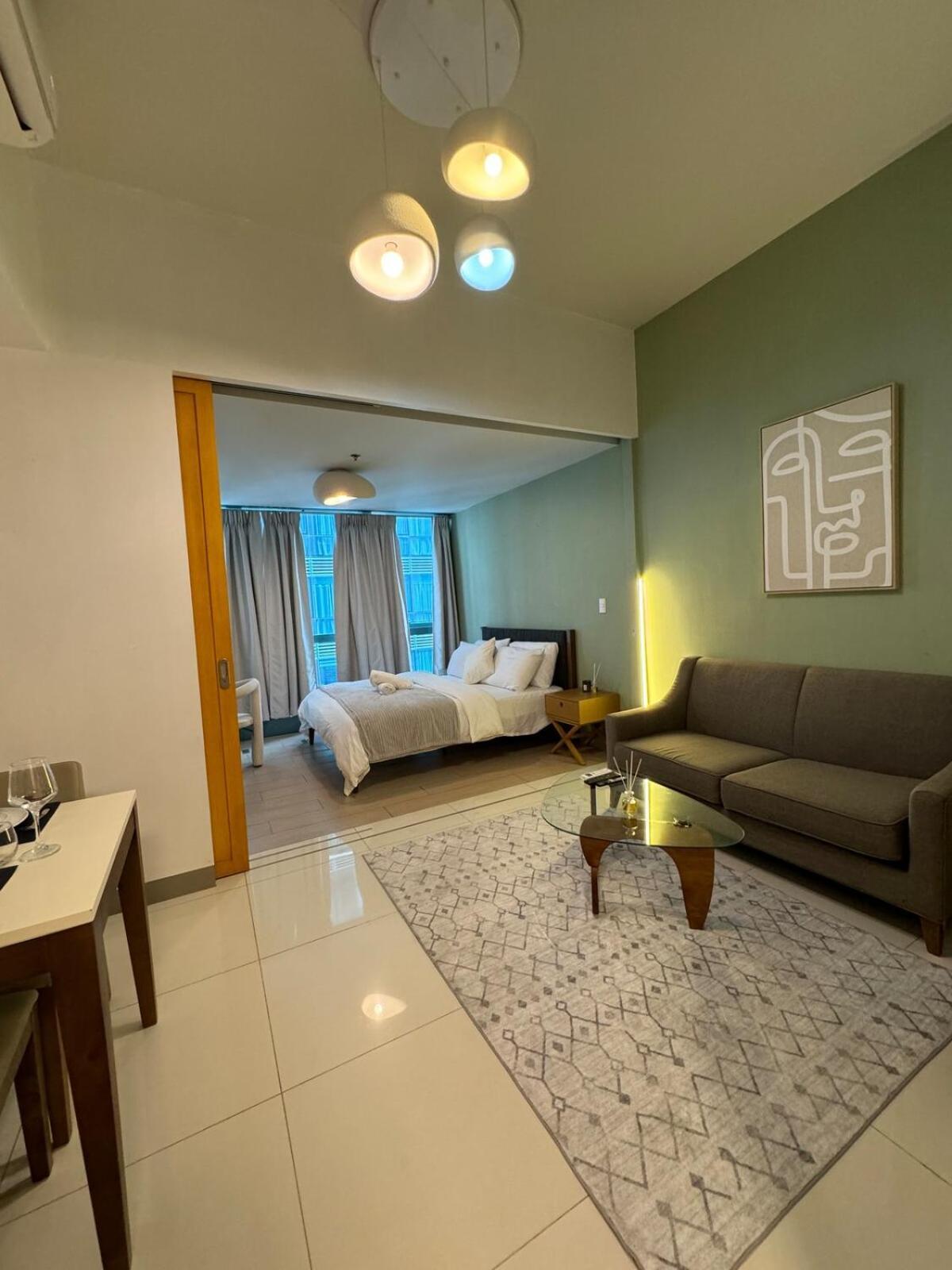 Modern Classic 1 Bedroom In Uptown Bgc Apartment Manila
