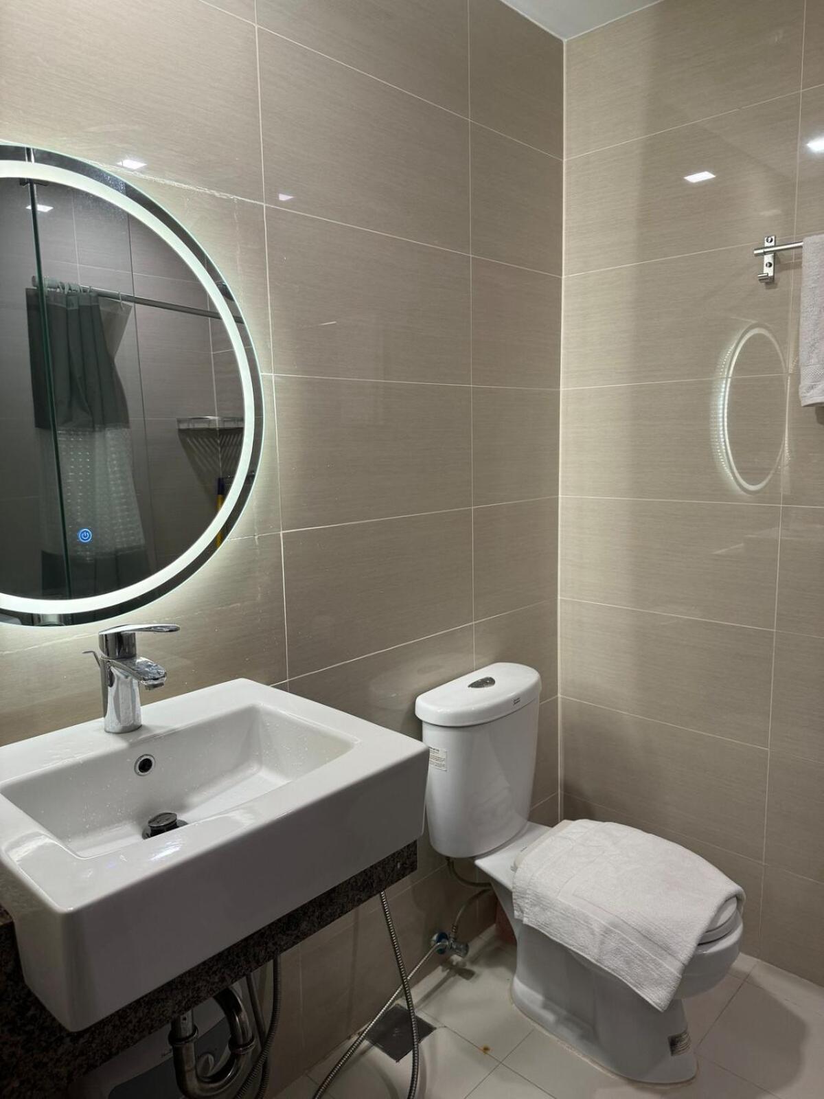 Modern Classic 1 Bedroom In Uptown Bgc *