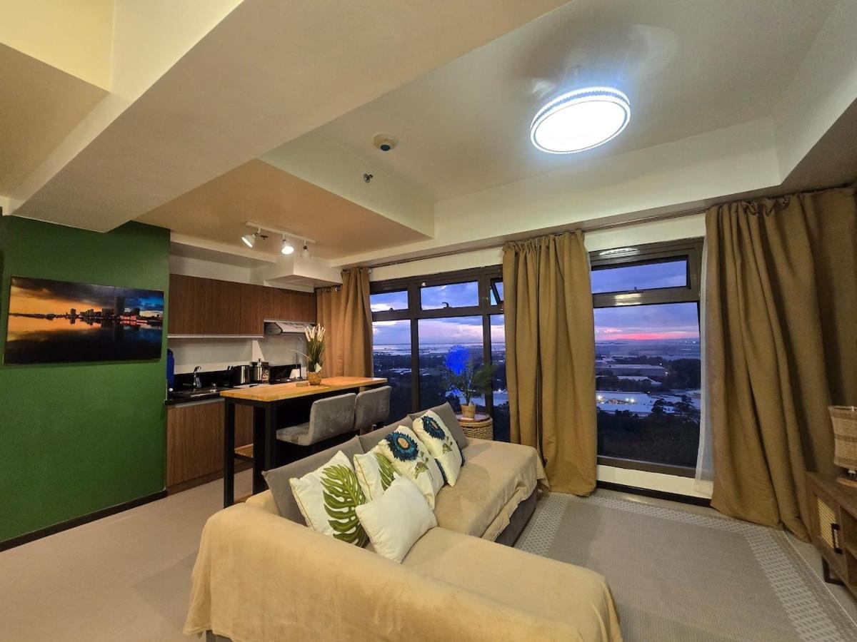 The Radiance Of Bay Manila