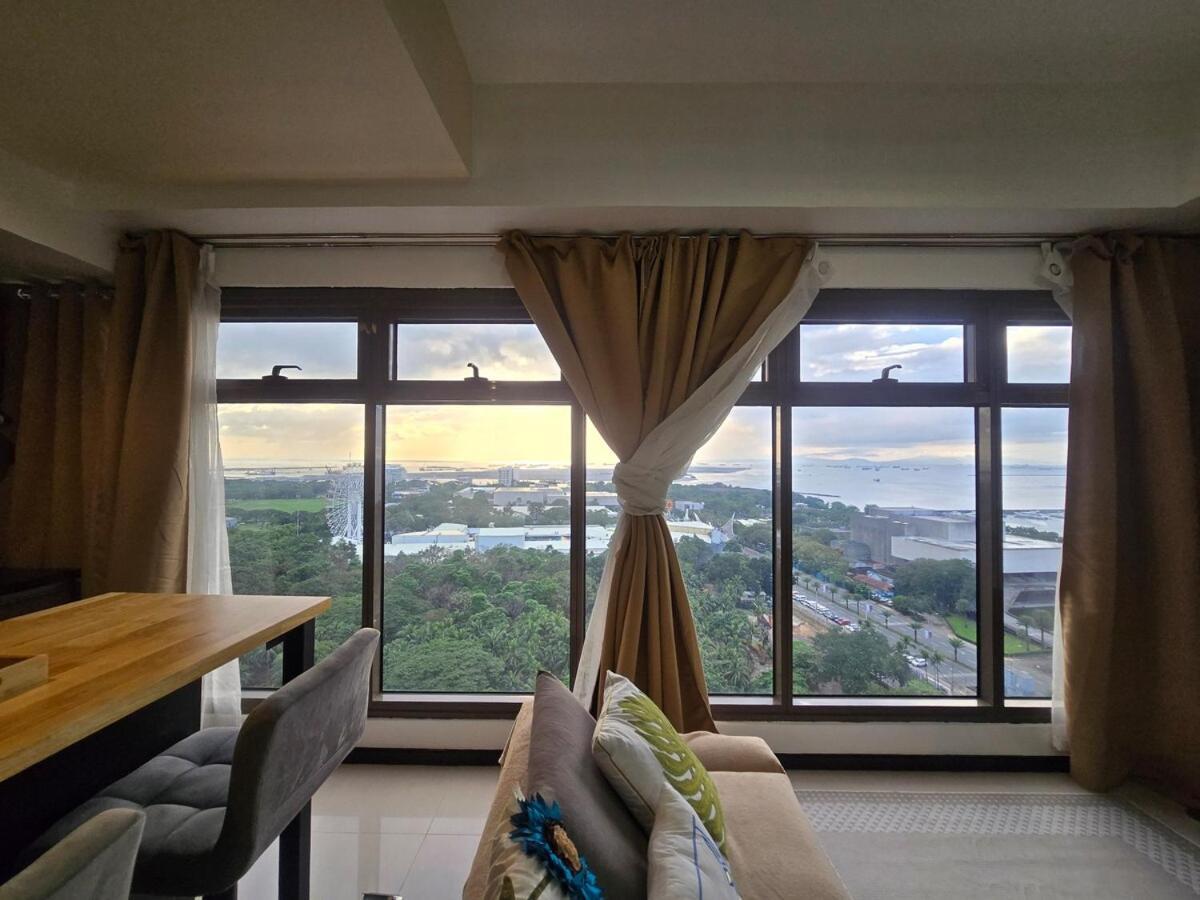 The Radiance Of Bay Manila