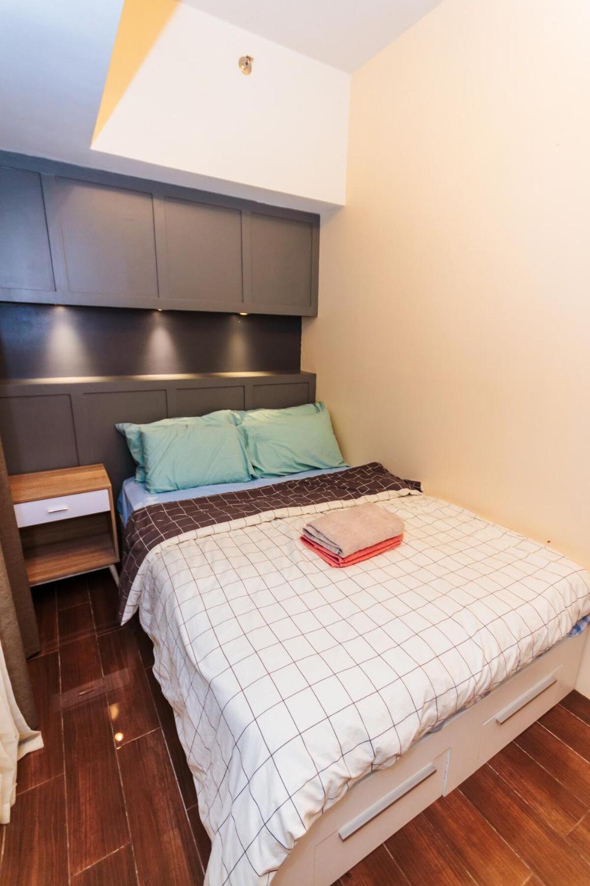 2 Bedroom Air Makati Penthouse Swimgym 300netflix 5249