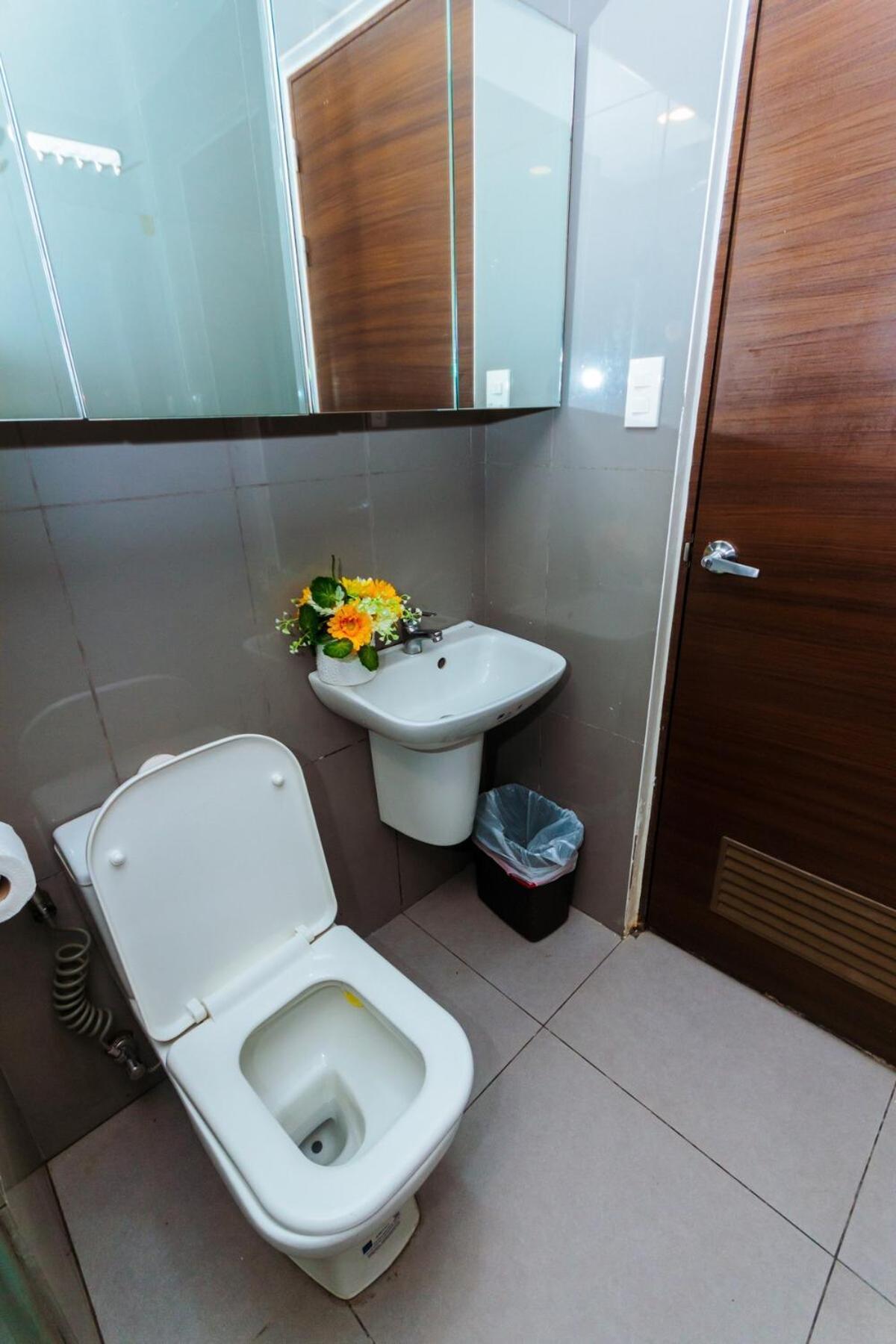 2 Bedroom Air Makati Penthouse Swimgym 300netflix 5249 Manila