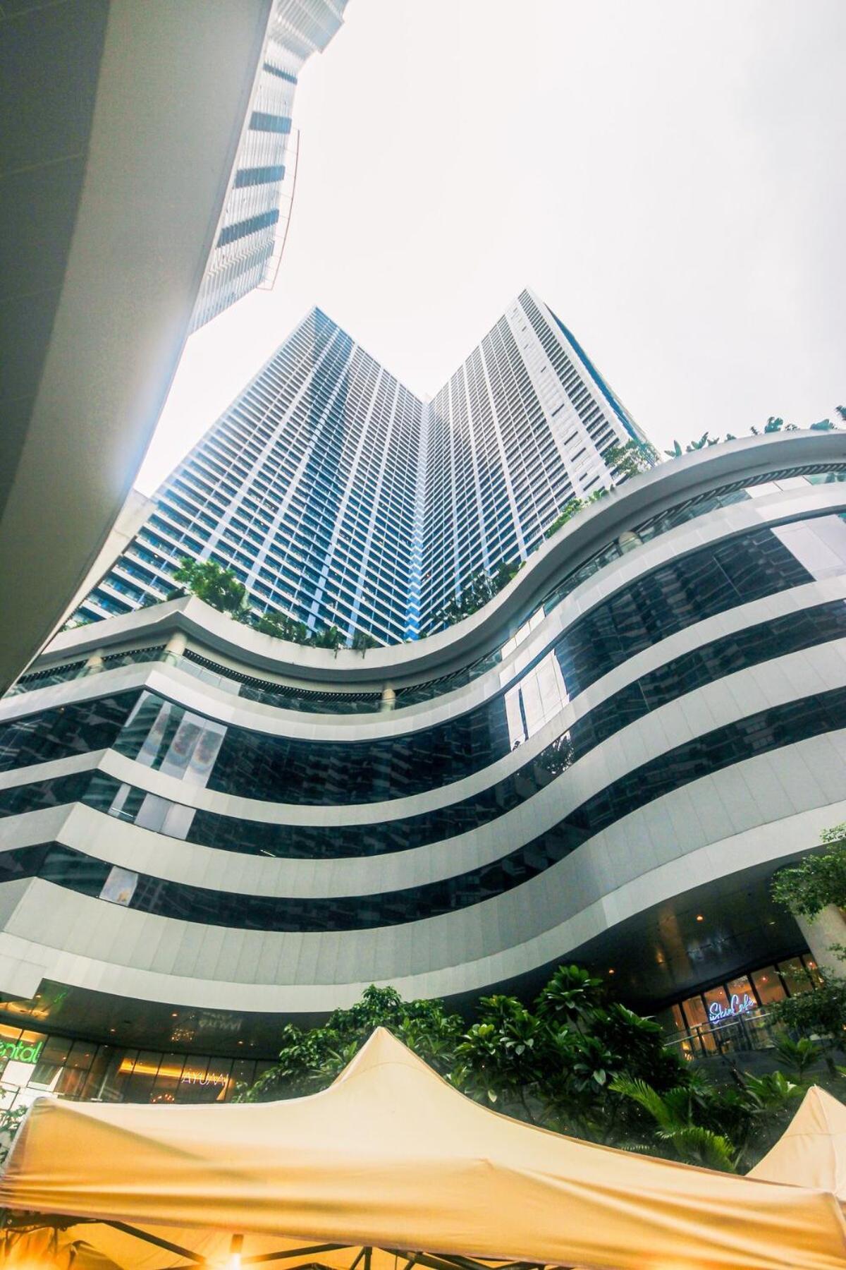 2 Bedroom Air Makati Penthouse Swimgym 300netflix 5249 Manila