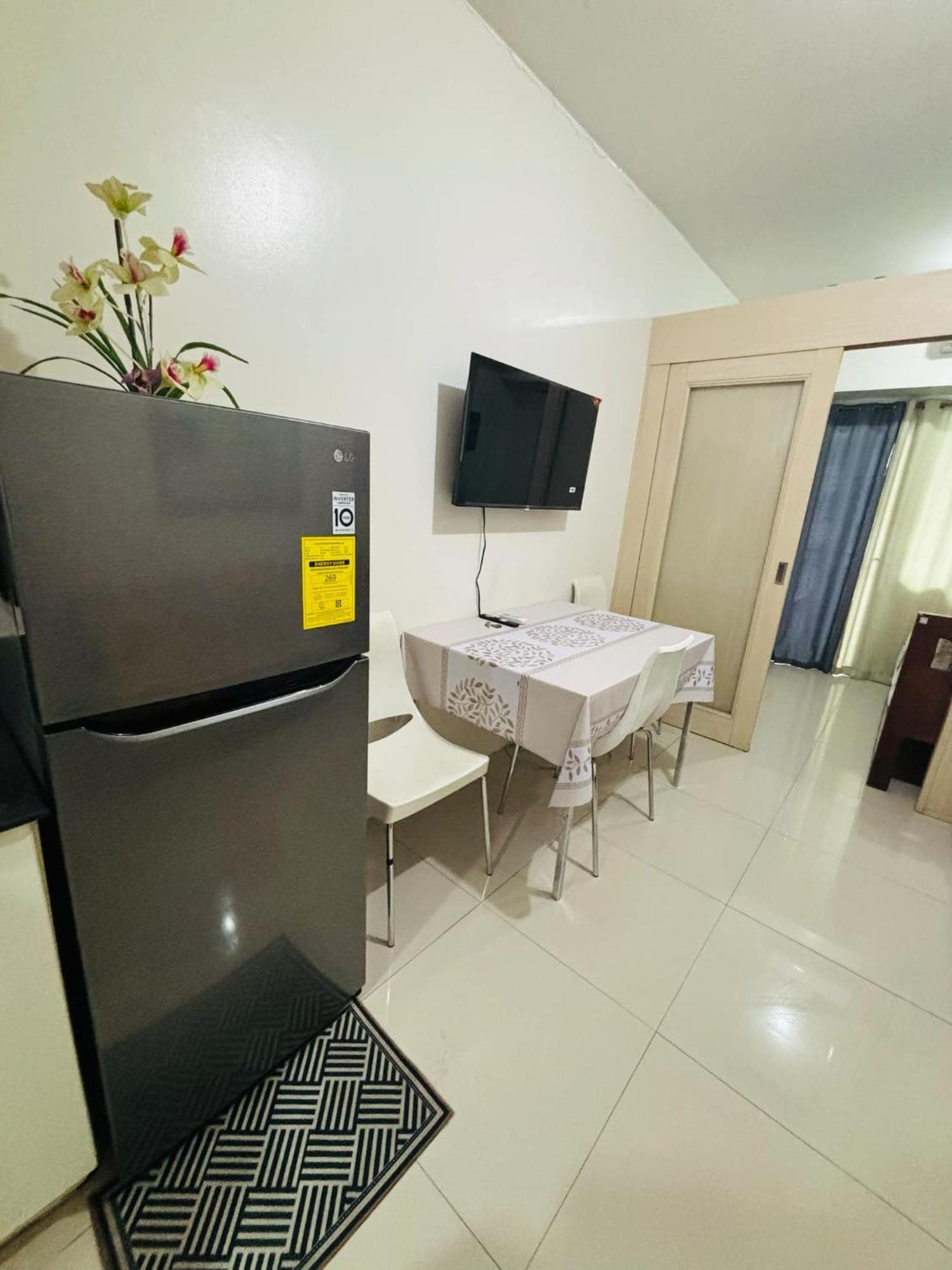Sea By Lyzel Flores Apartment Manila