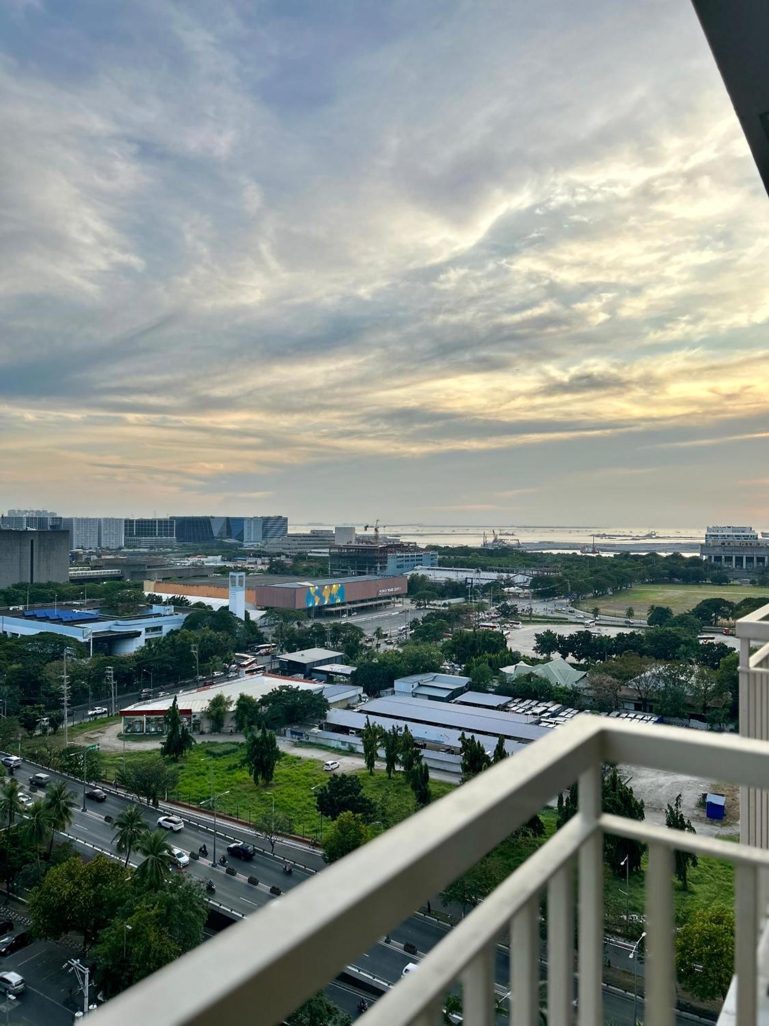Coasis At Smdc Coast Residences *