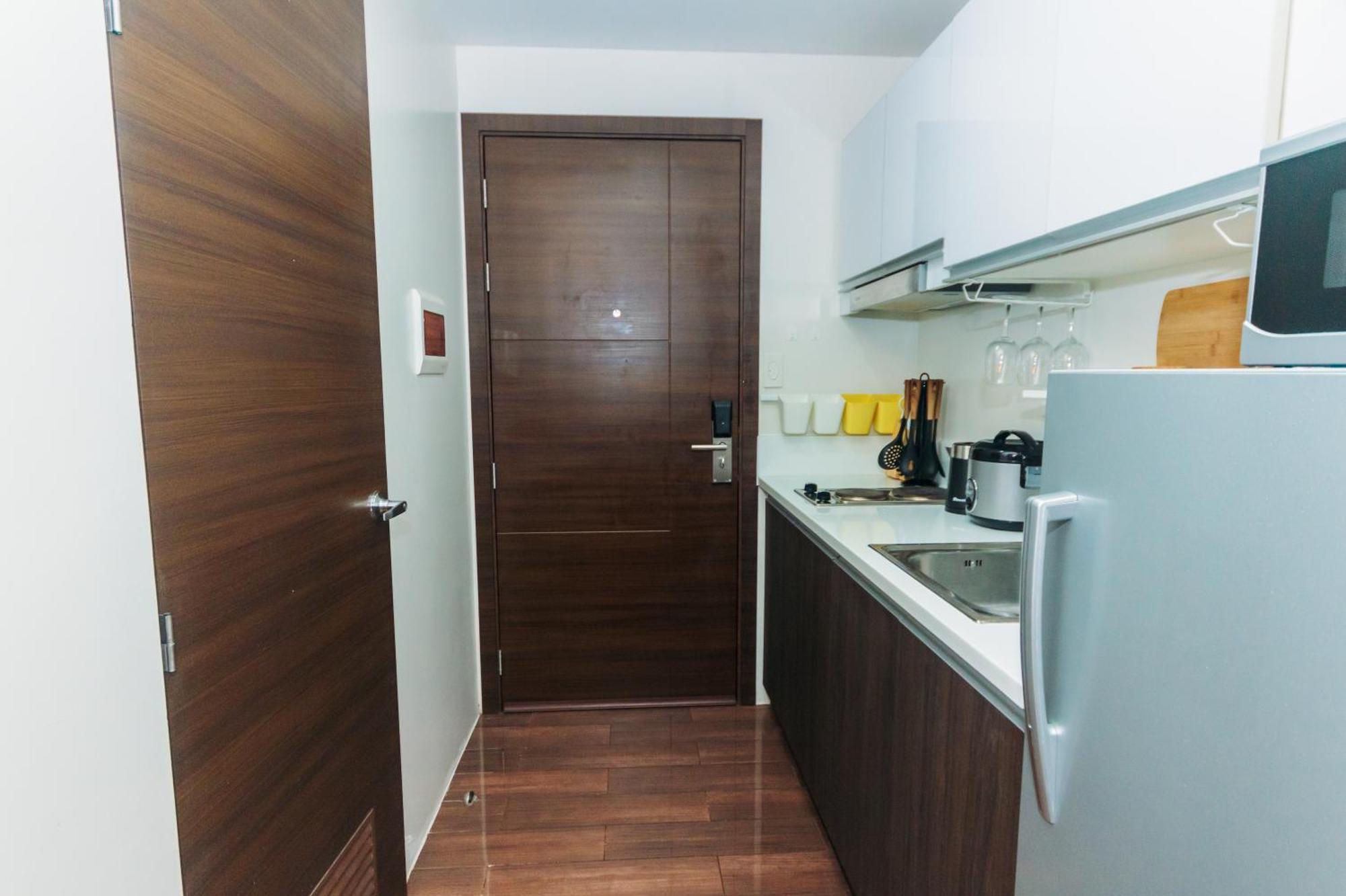 Urban Charm Cozy Meet 60 Air Swim Gym Park 300mb Apartment Manila