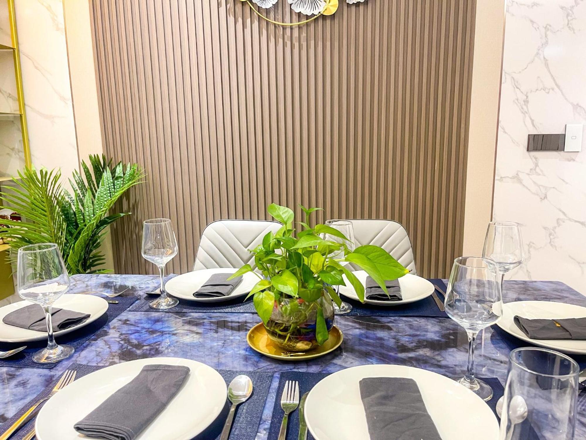 Bayshore 9g 4br Apartment Manila