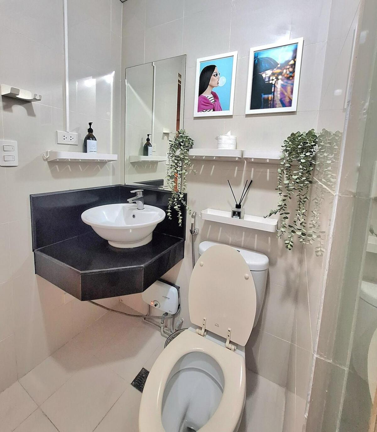 Across Airport Naia T3 Comfy Unit With Balcony Apartment Manila