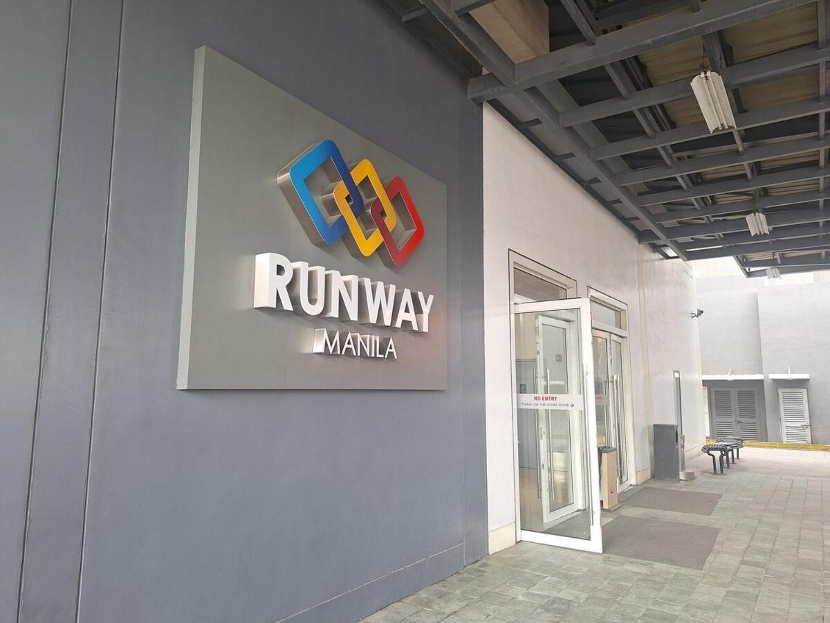 Across Airport Naia T3 Comfy Unit With Balcony Manila