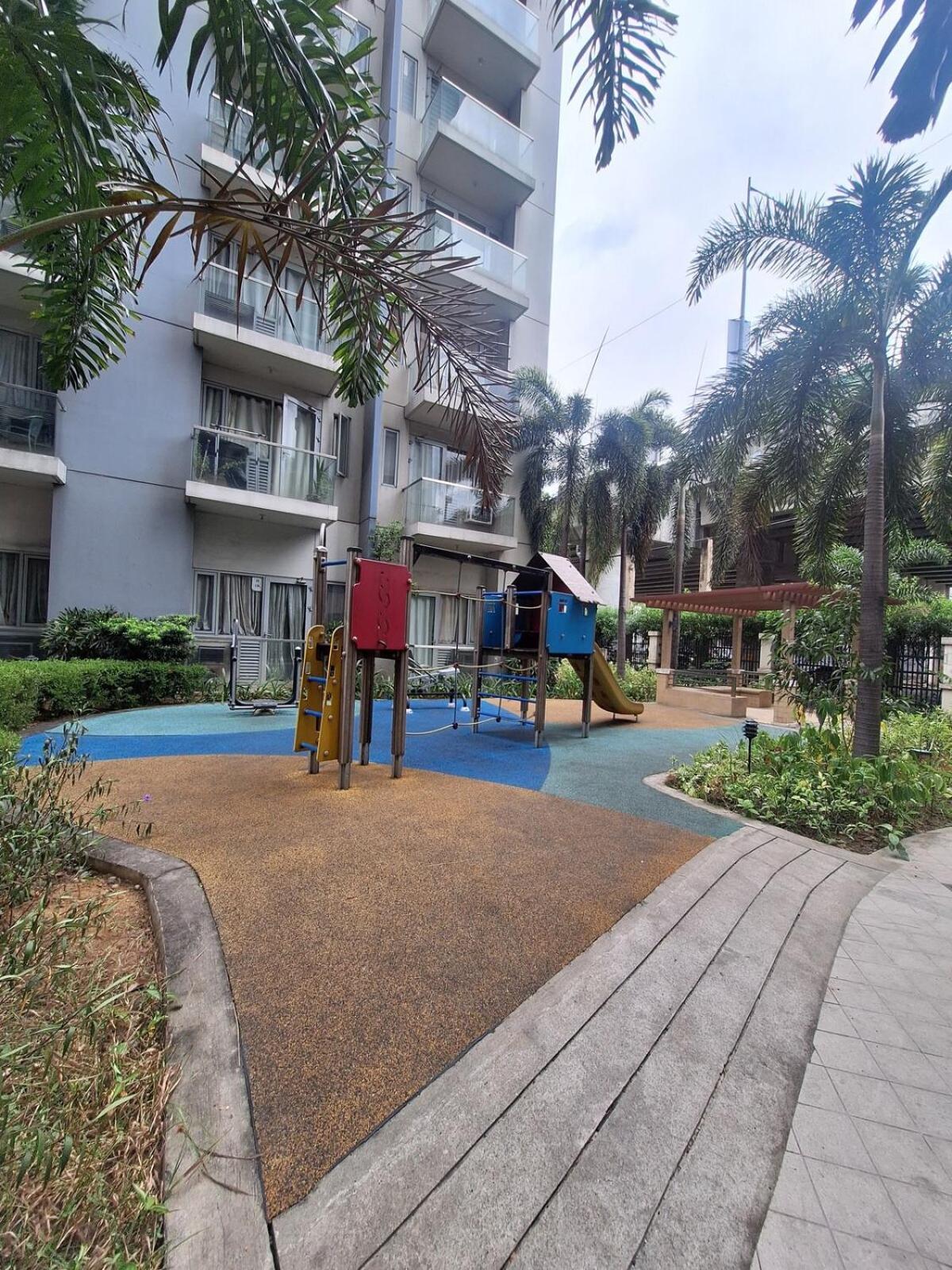 Across Airport Naia T3 Comfy Unit With Balcony * Manila