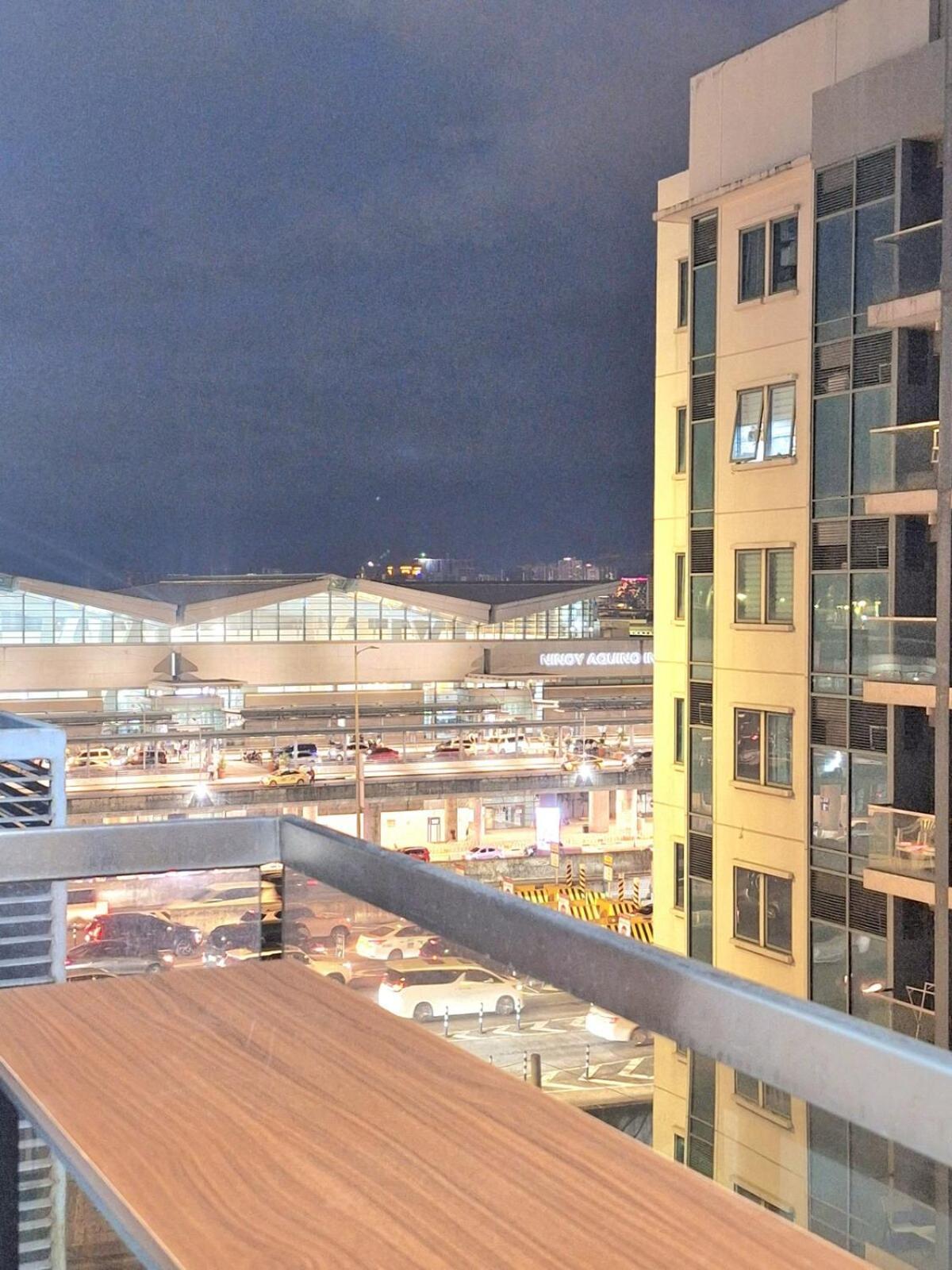 Across Airport Naia T3 Comfy Unit With Balcony Apartment Manila