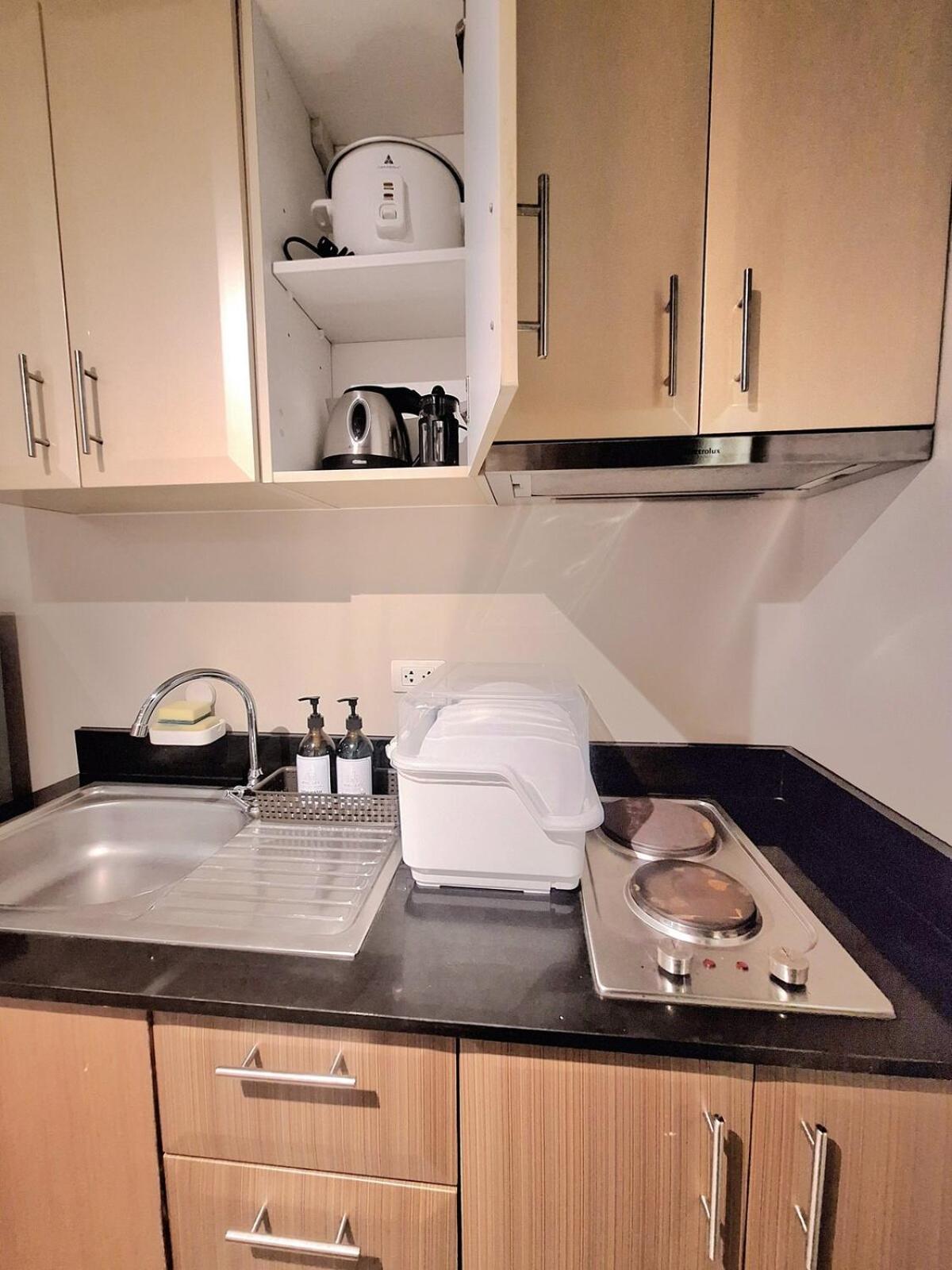 Apartment Across Airport Naia T3 Comfy Unit With Balcony *