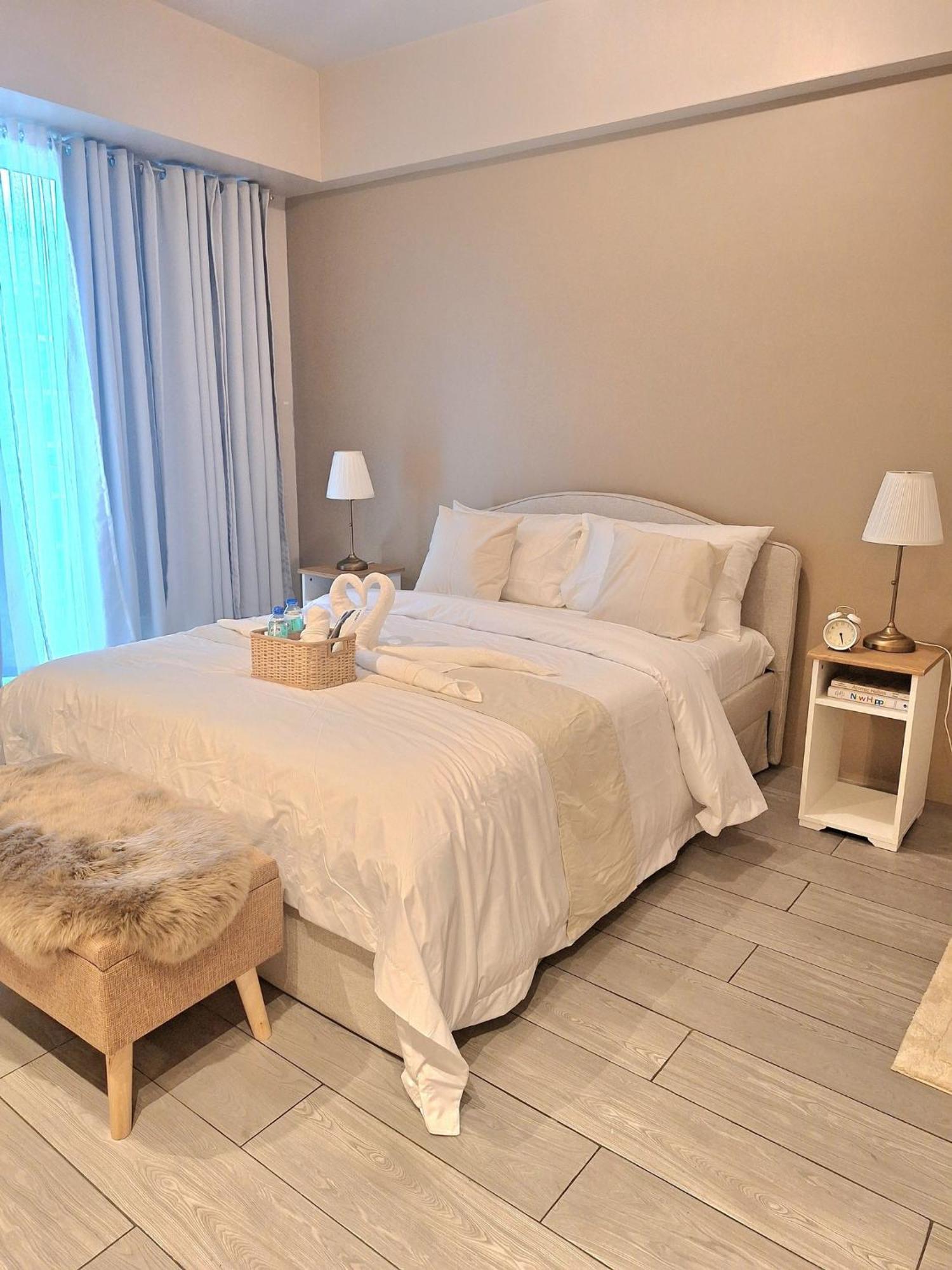 Across Airport Naia T3 Comfy Unit With Balcony * Manila